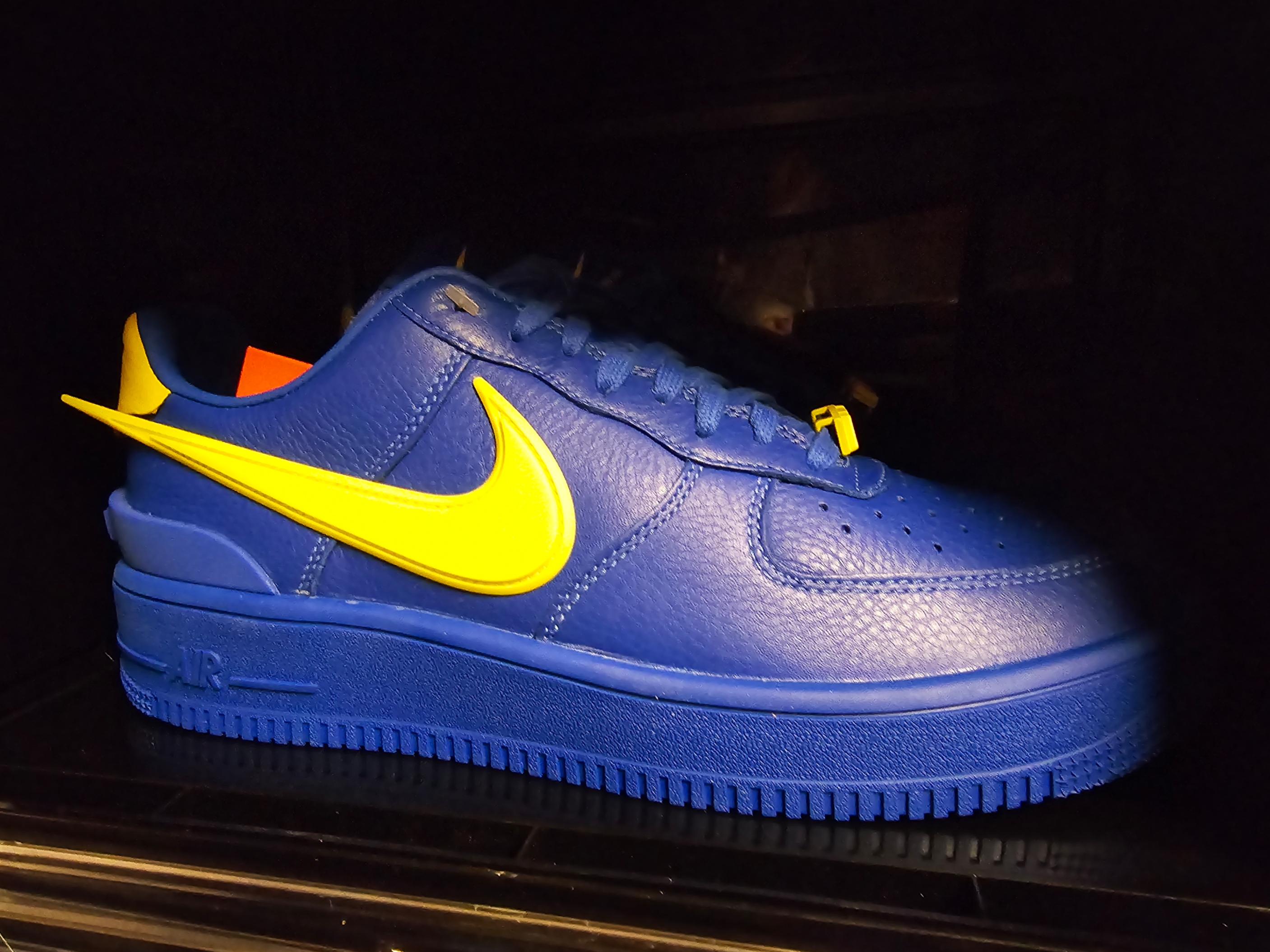 Nike x Ambush Air Force 1 Low SP Game Royal and Vivid Sulfur 착용 스타일