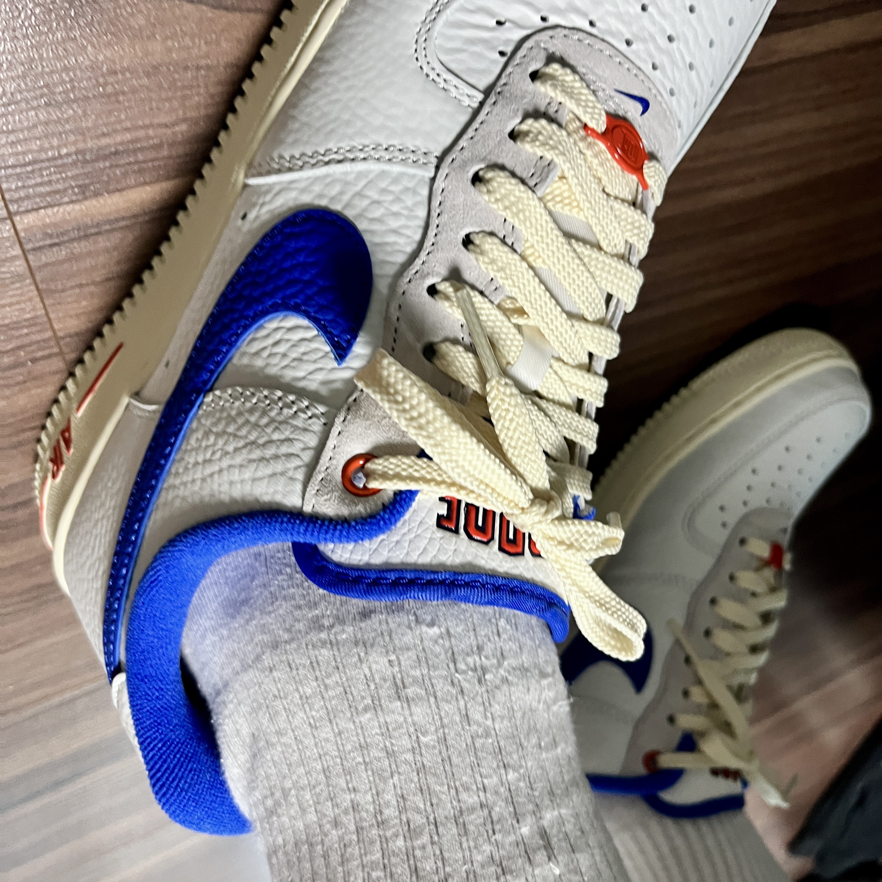(W) Nike Air Force 1 '07 LX University Blue and Summit White 착용 스타일