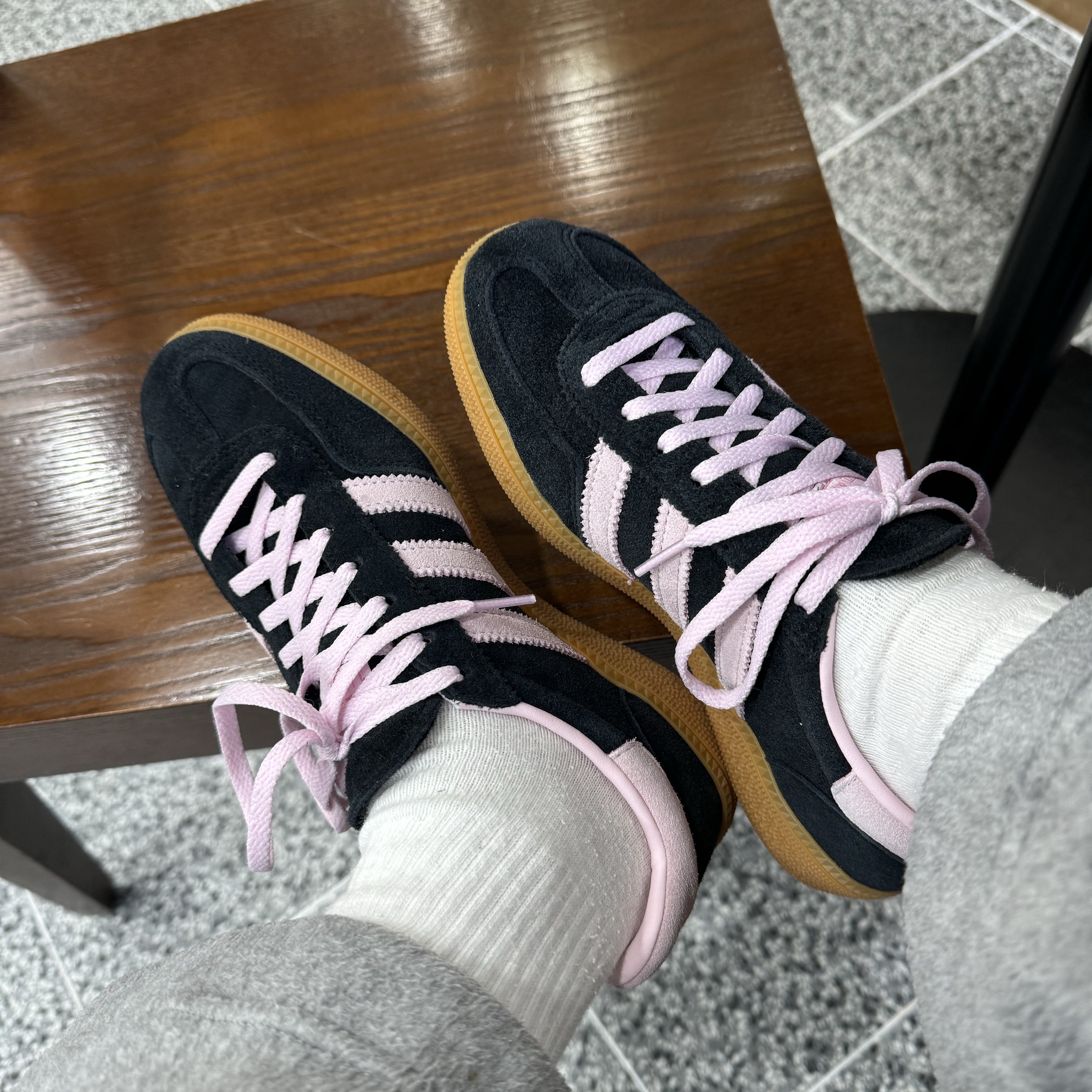 (W) Adidas Spezial Handball Core Black Clear Pink 착용 스타일