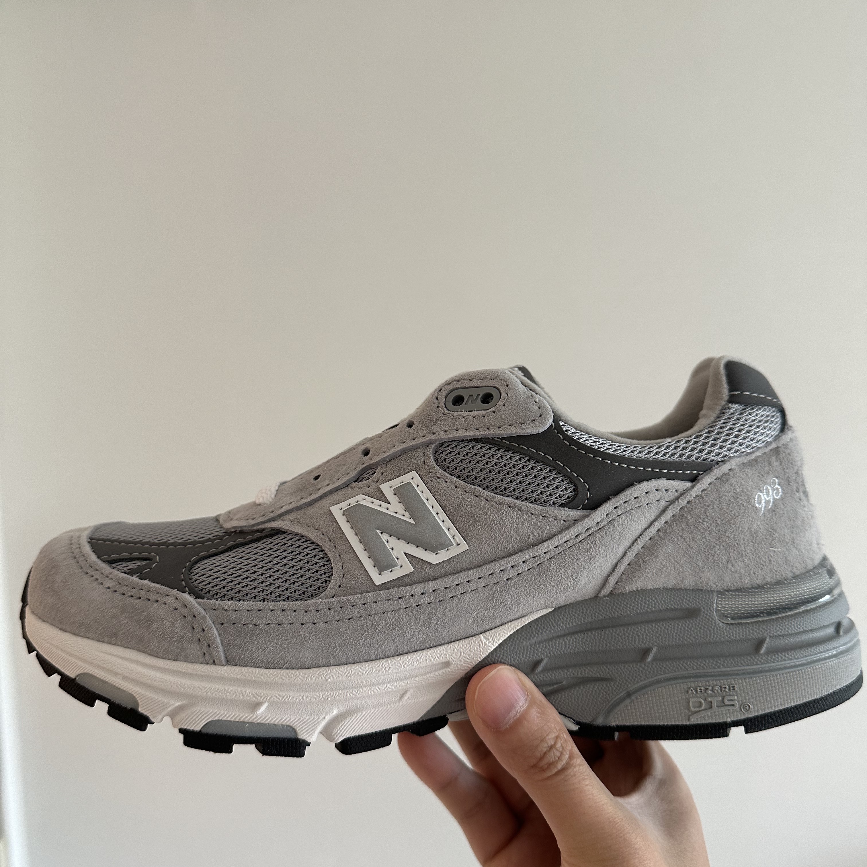 (W) New Balance 993 Made in USA Grey - D Wide 착용 스타일 - 5