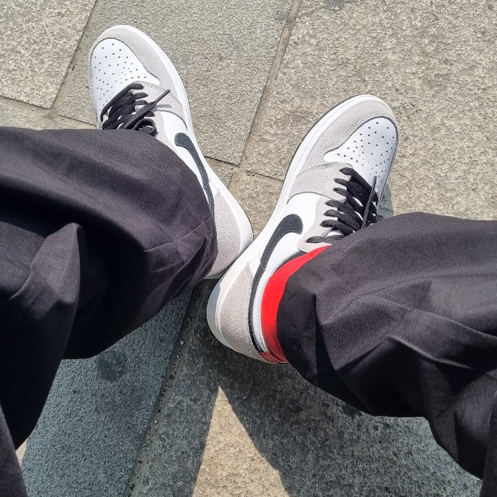 Jordan 1 Retro High OG Light Smoke Grey 착용 스타일 - 1
