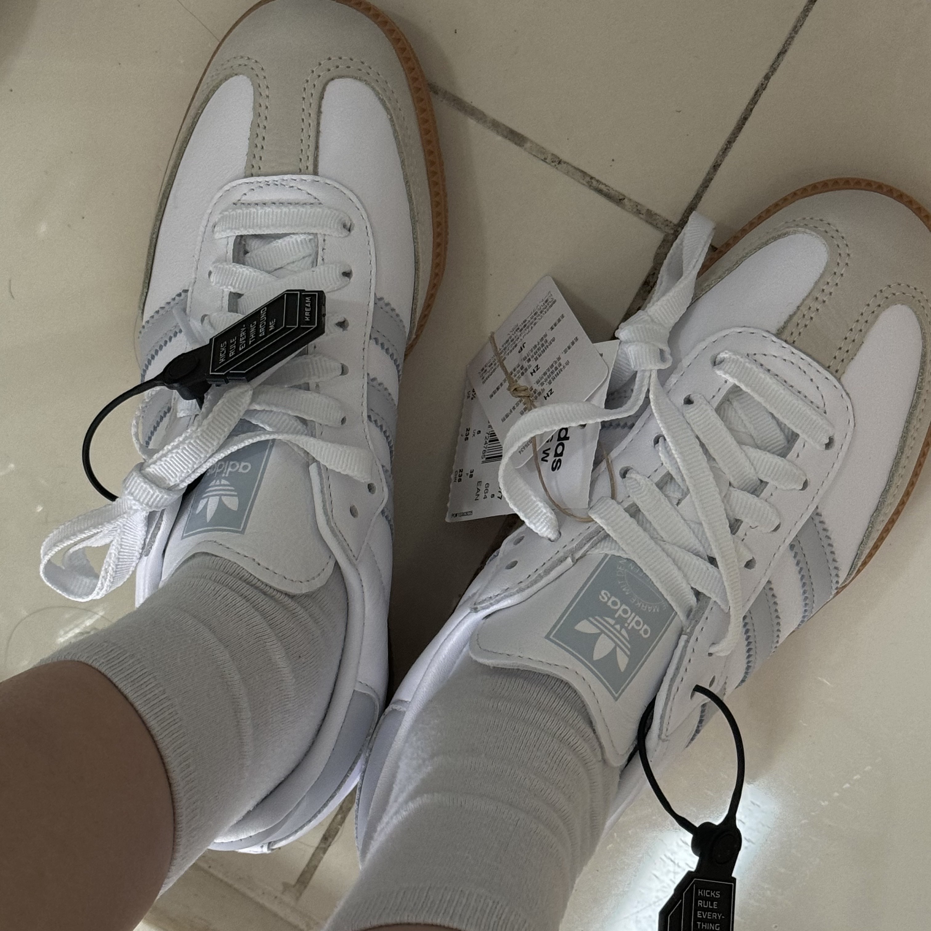 (W) Adidas Samba OG Cloud White Halo Blue 착용 스타일