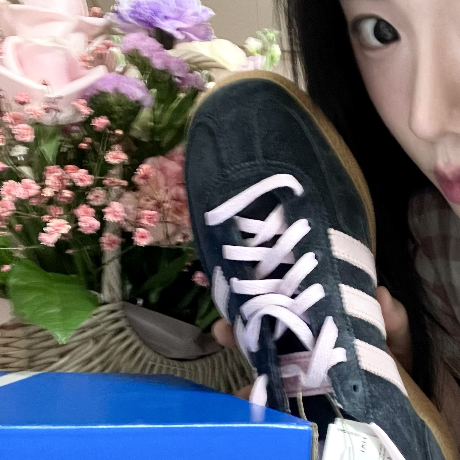 (W) Adidas Spezial Handball Core Black Clear Pink 착용 스타일 - 3