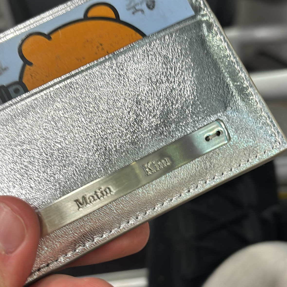 Matin Kim Vintage Card Wallet Silver 착용 스타일