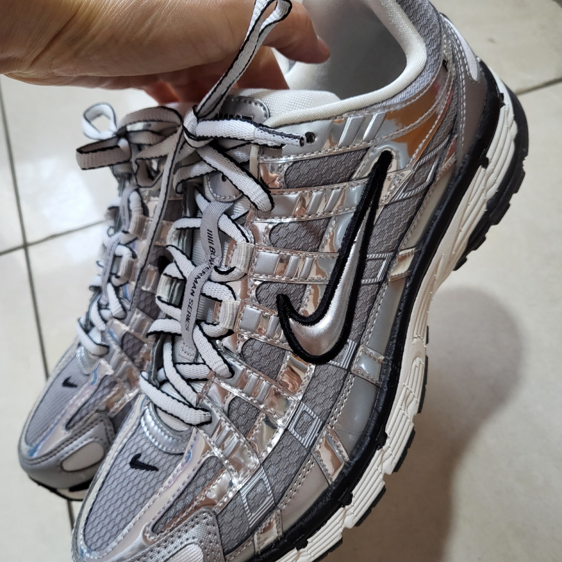 Nike P-6000 Metallic Silver 착용 스타일 - 1