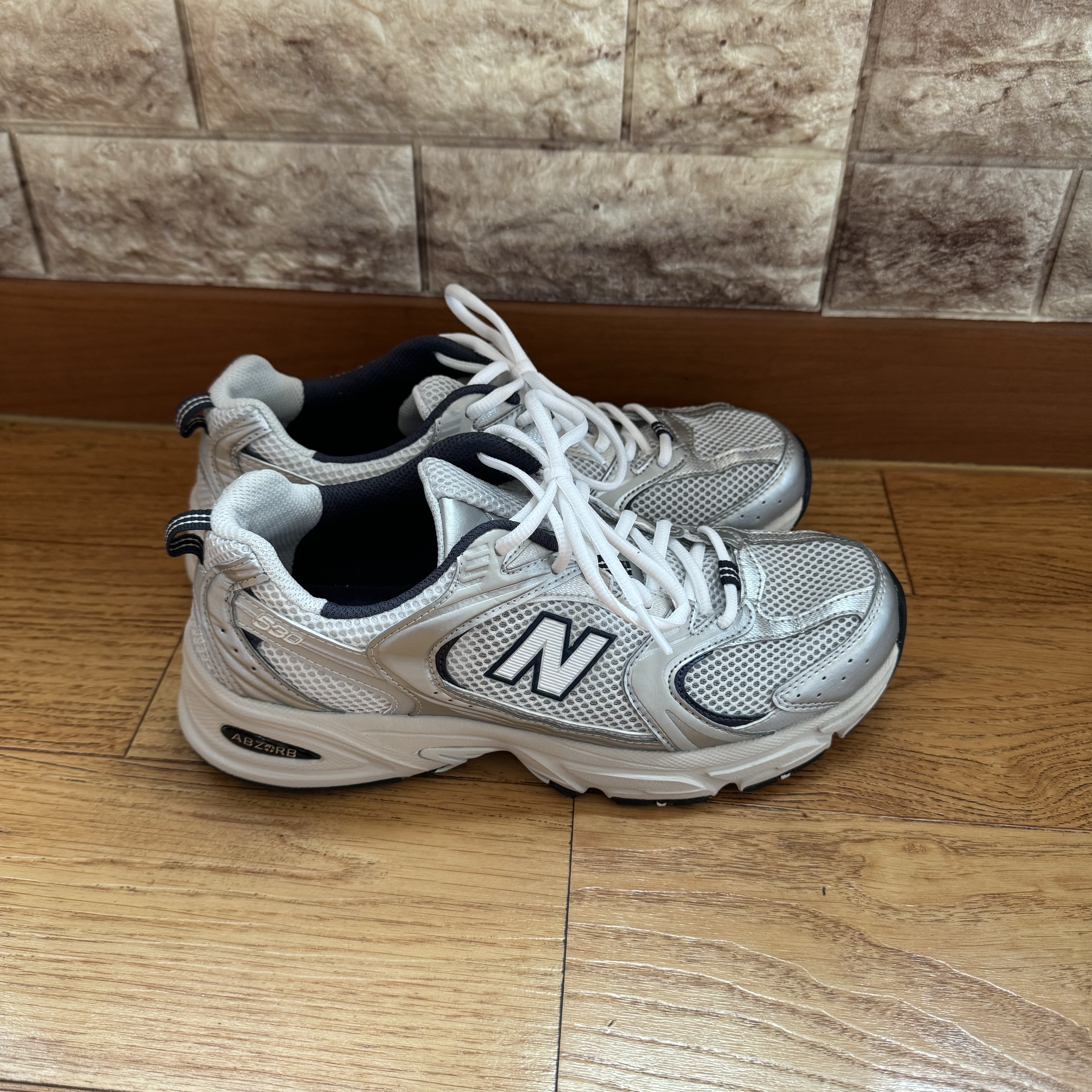 New Balance 530 Steel Grey 착용 스타일