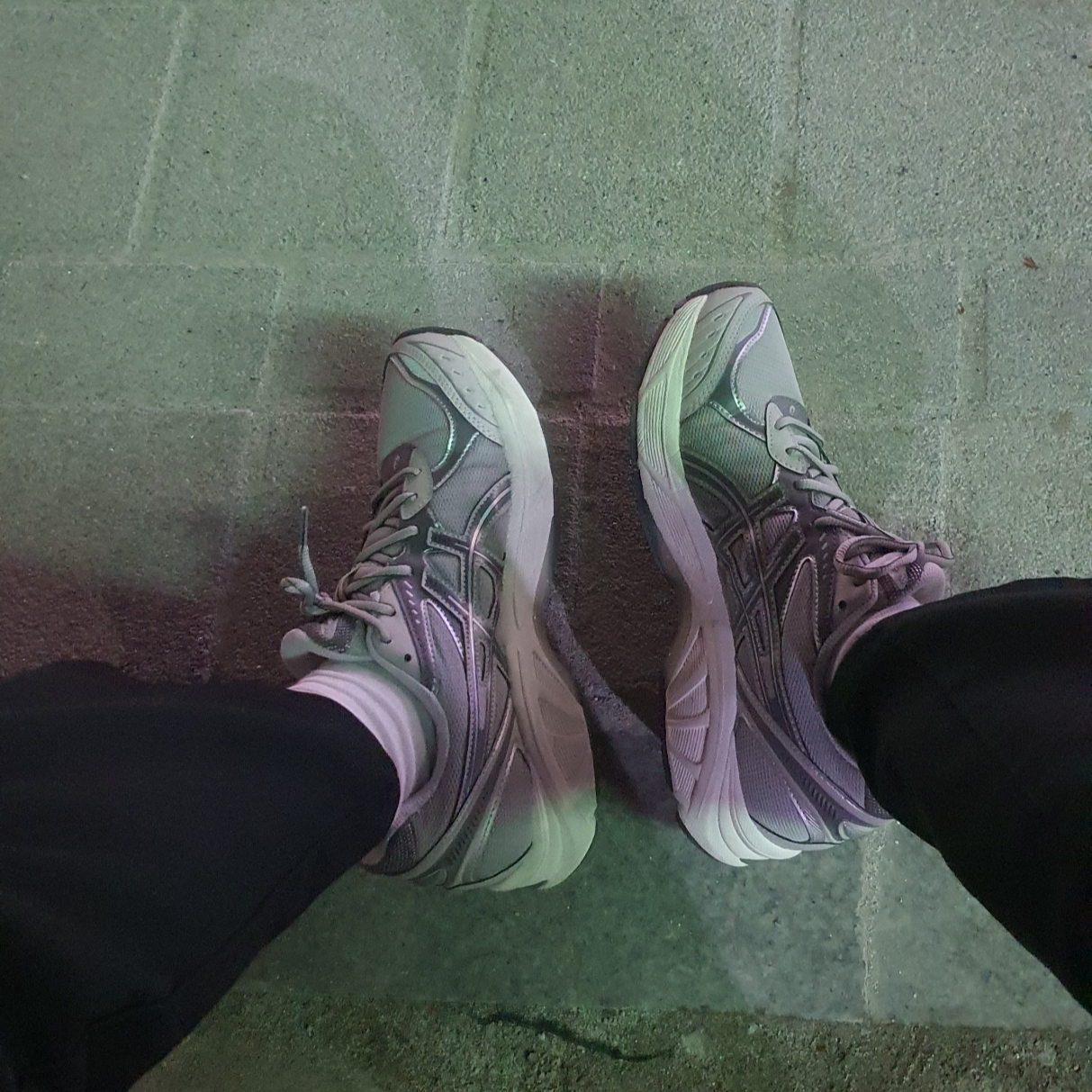 Asics GT-2160 Oyster Grey Carbon 착용 스타일