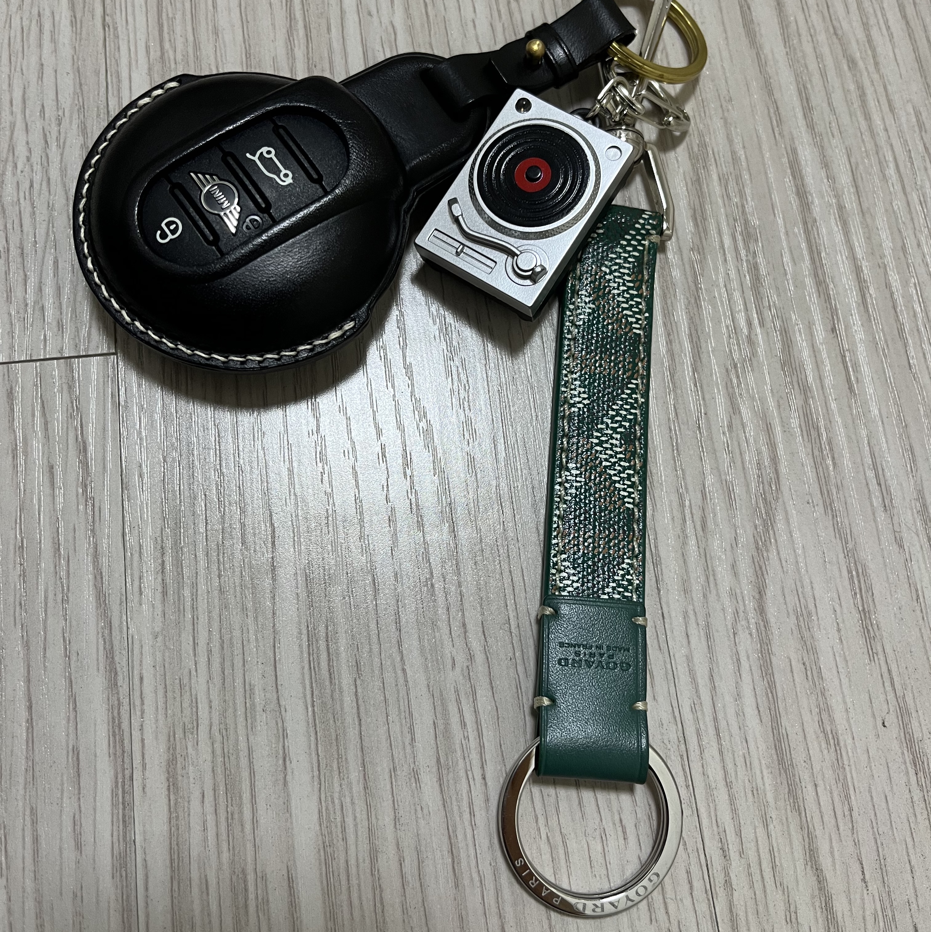 Goyard Mousqueton Keyring Green 착용 스타일