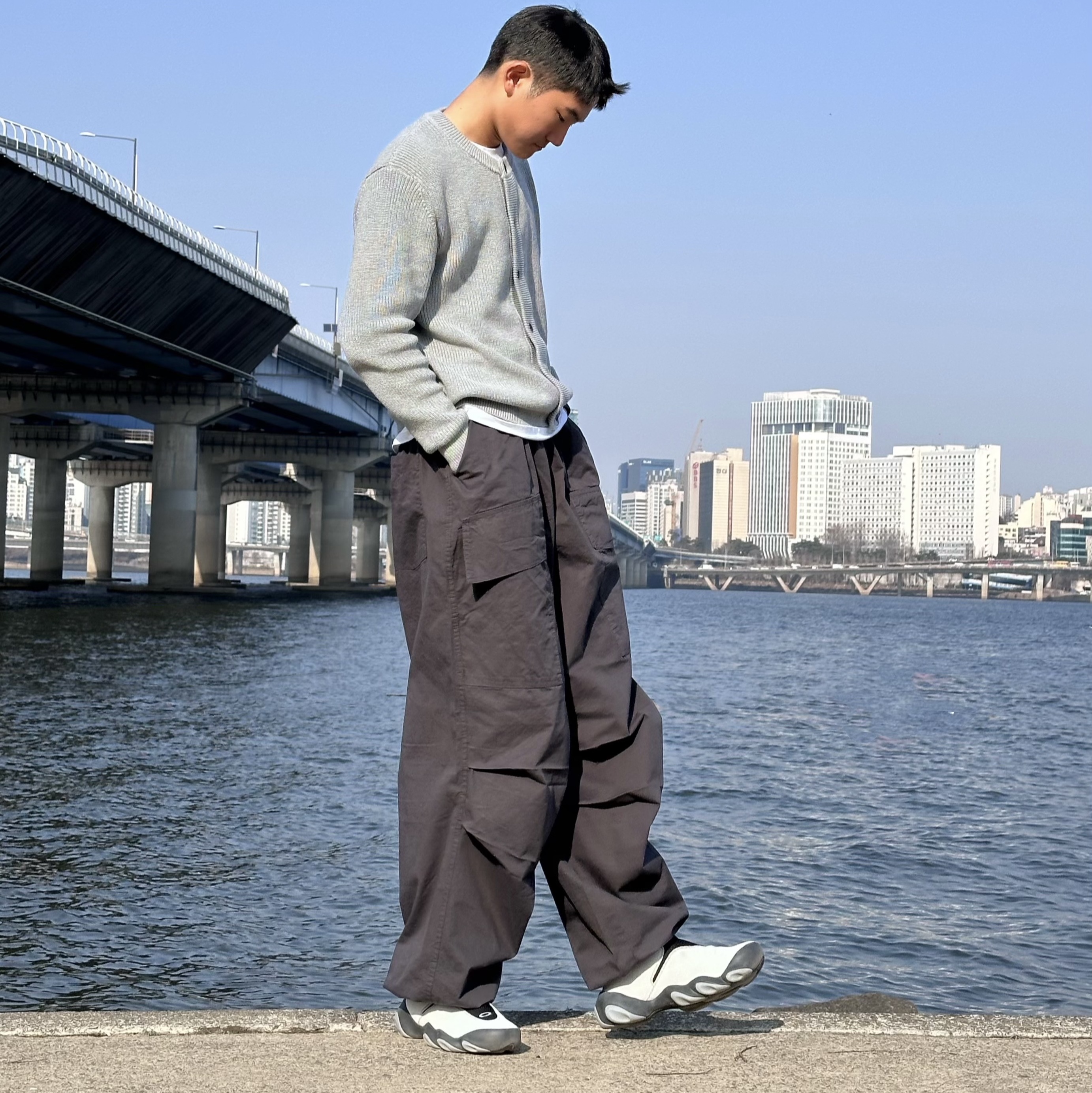 Oakley Factory Team x Brain Dead Flesh White Birch 착용 스타일 - 3