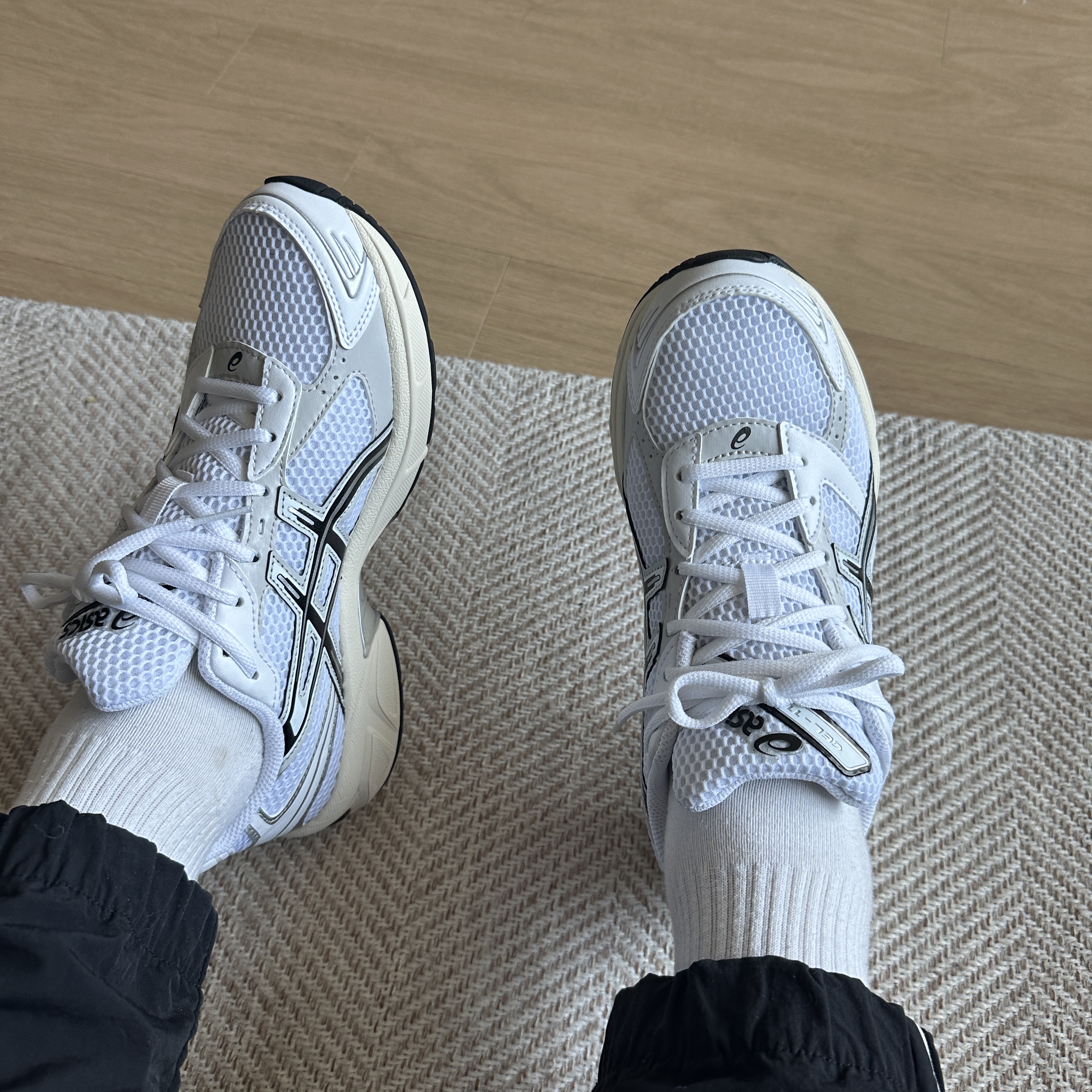 Asics Gel-1130 White Cloud Grey 착용 스타일