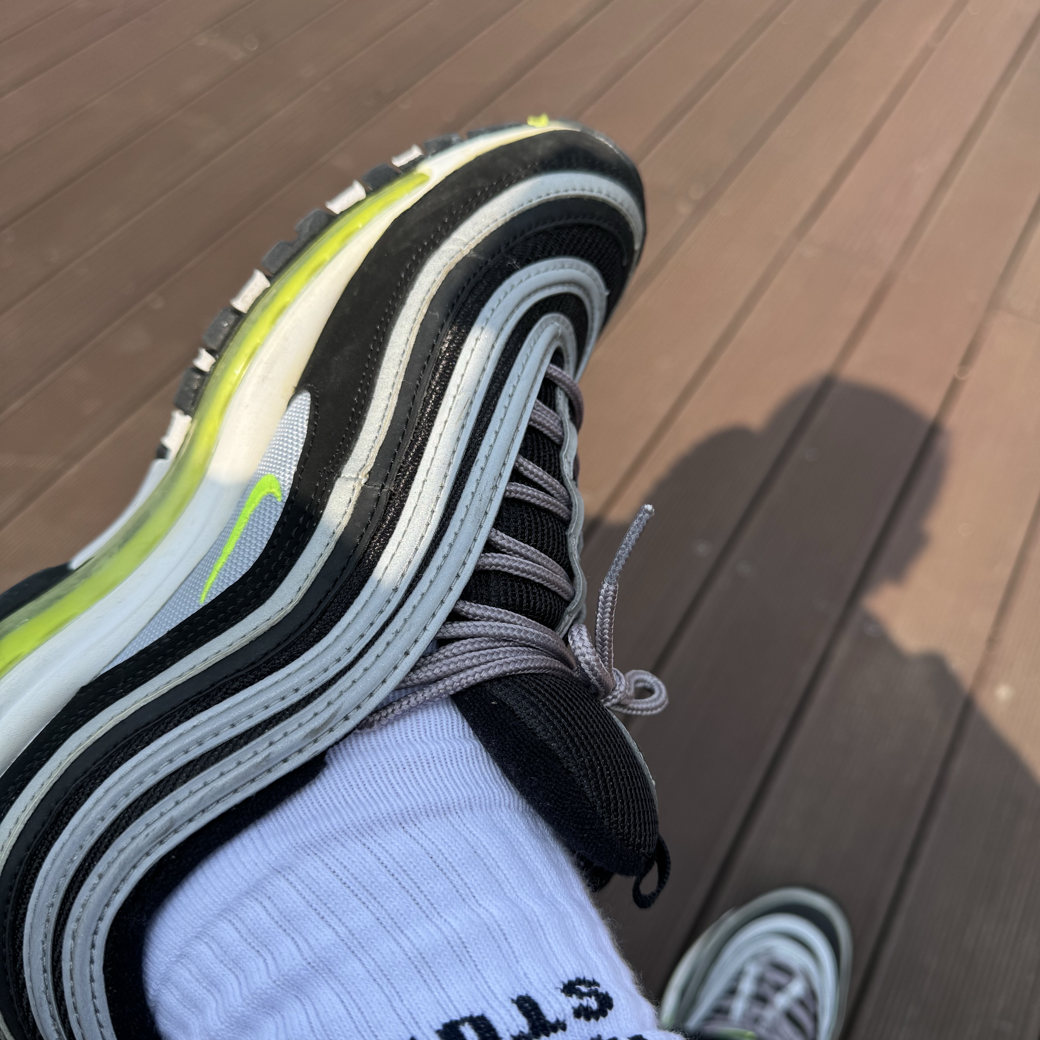 Nike Air Max 97 OG Black Volt Asia, IAB Studio Socks White (5 Pack) 착용 스타일 - 3