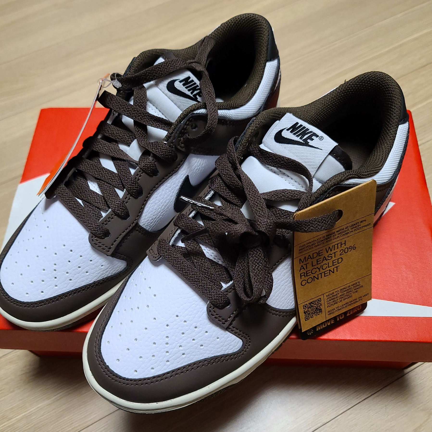 Nike Dunk Low Retro Next Nature Baroque Brown White 착용 스타일 - 2