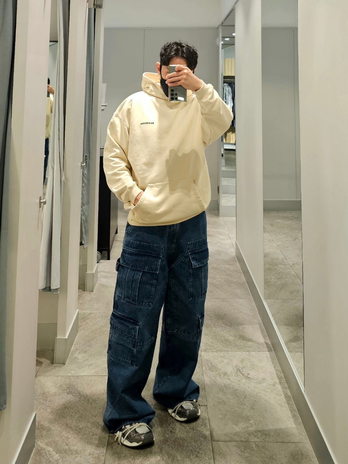 (W) Balenciaga Back Logo Oversized Hoodie Cream, Balenciaga 3XL Sneakers Grey White Red 착용 스타일 - 1