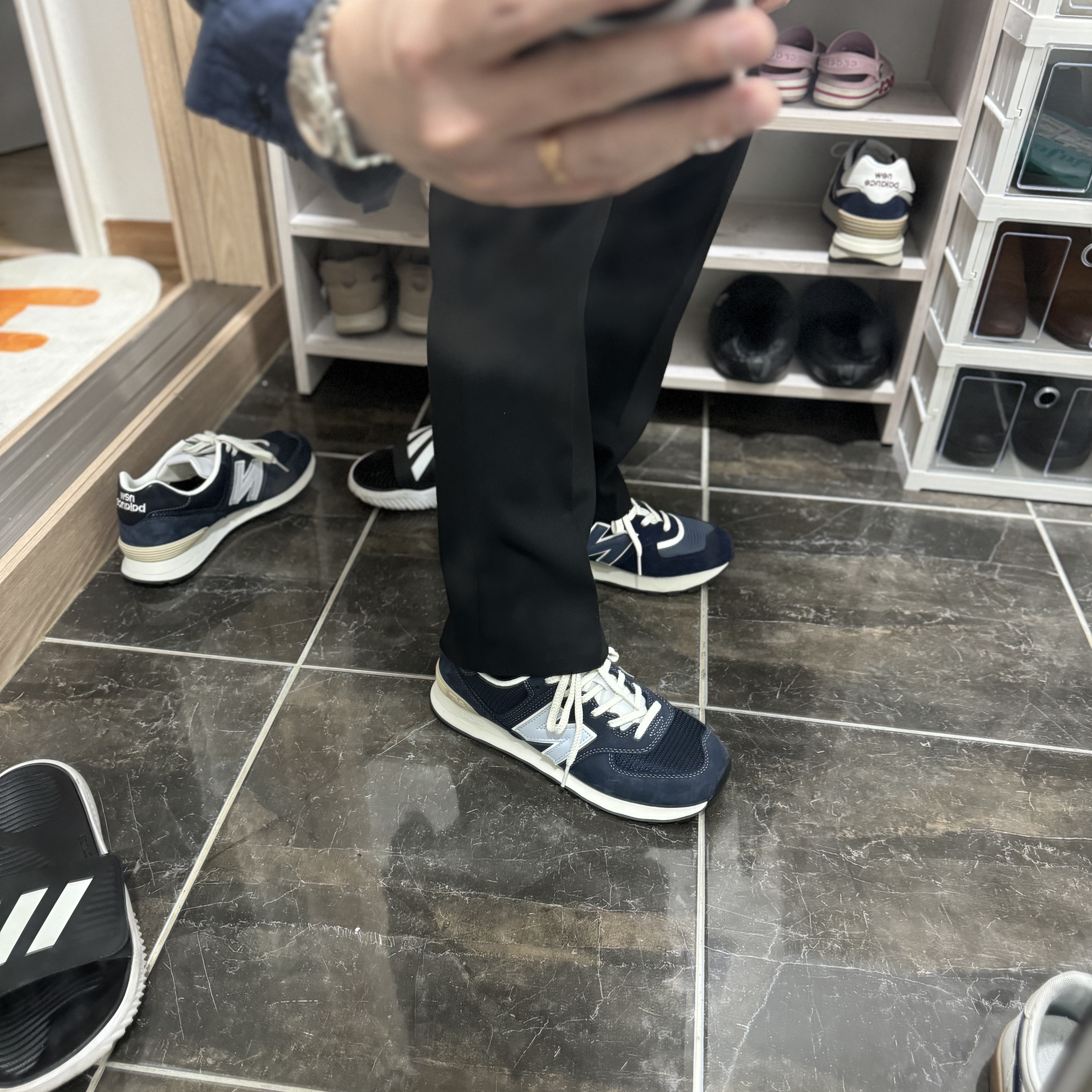 New Balance 574 Legacy Navy 착용 스타일 - 4