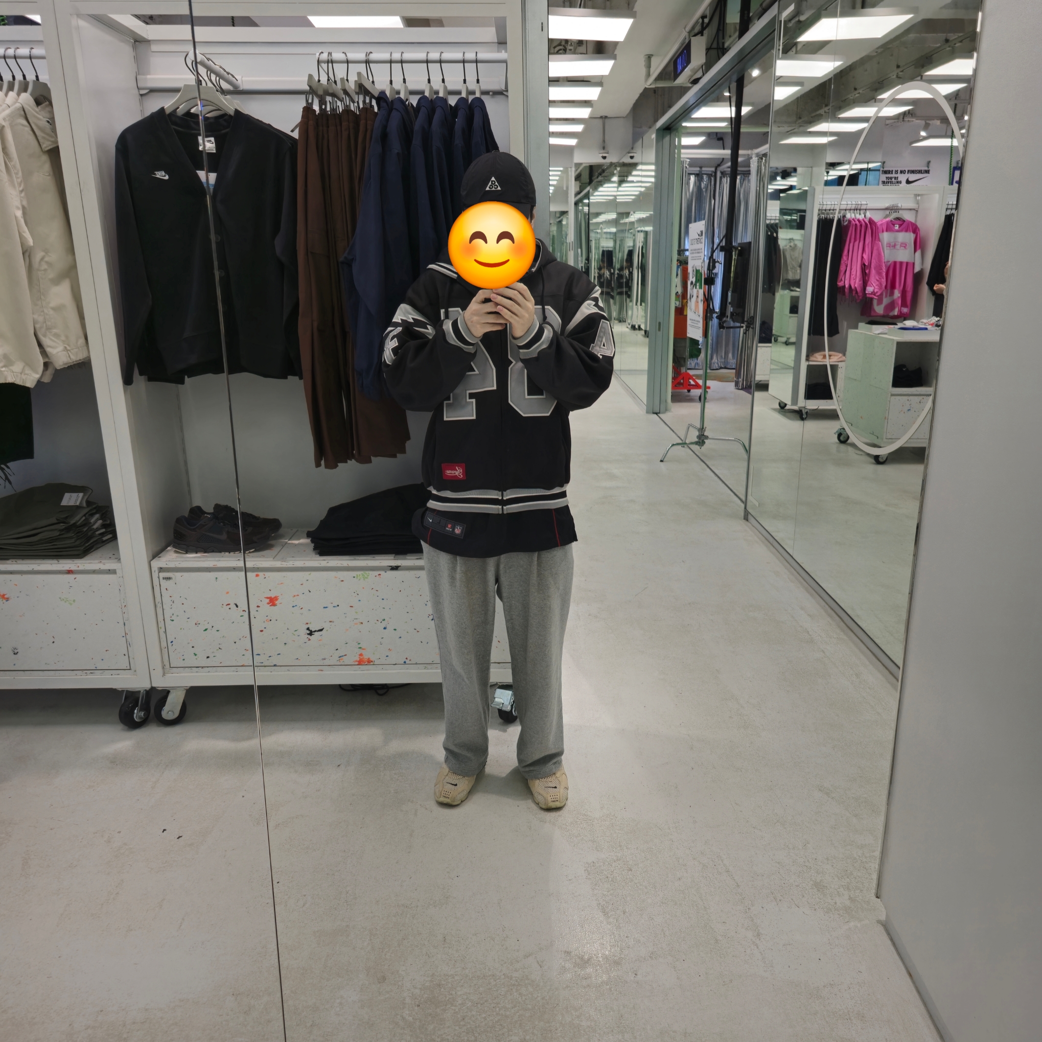 Nike x Stussy Air Zoom Spiridon Cage 2 Fossil, Supreme Football Zip Up Hooded Sweatshirt Black - 24SS 착용 스타일 - 1