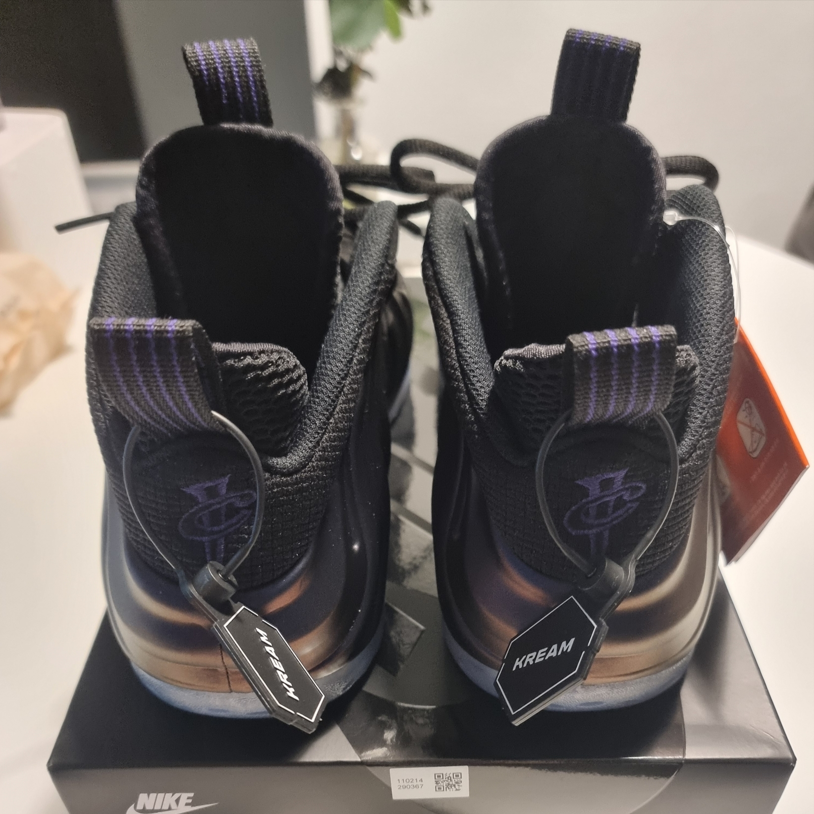 Nike Air Foamposite One Black Varsity Purple 착용 스타일 - 2