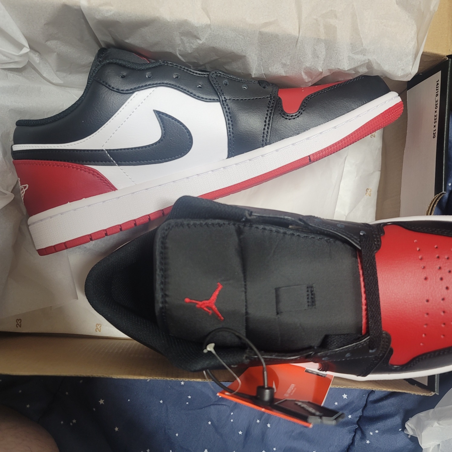 Jordan 1 Low White Varsity Red 착용 스타일 - 3