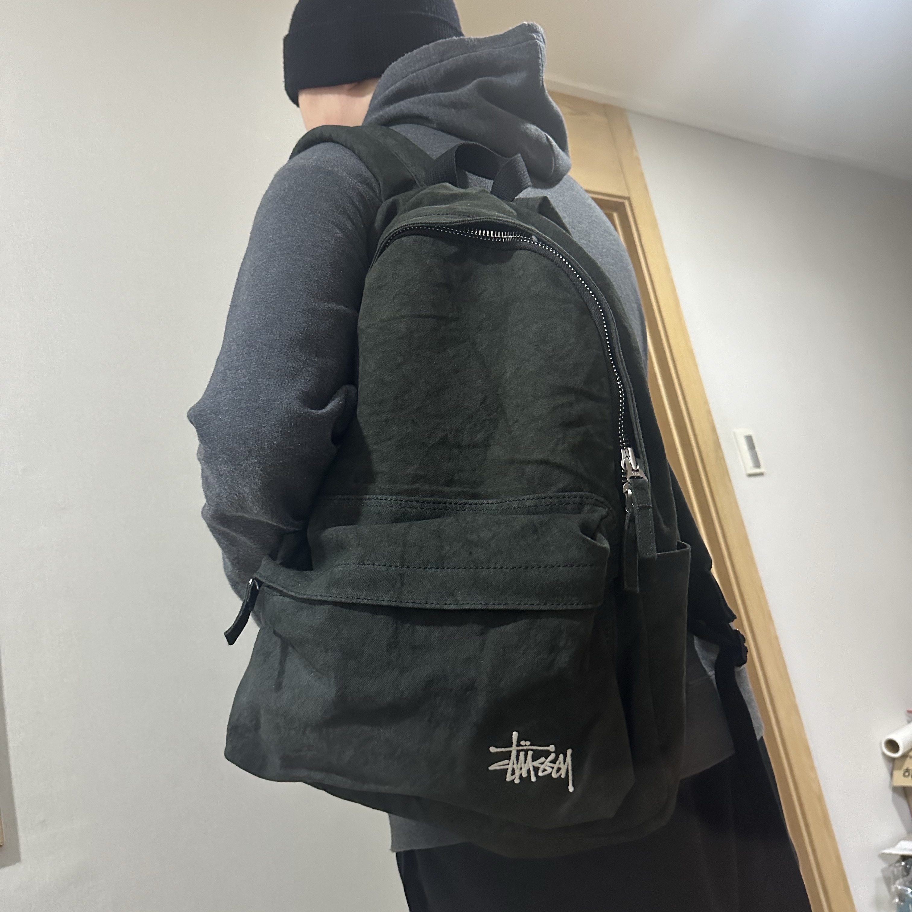 Stussy Canvas Backpack Washed Black 착용 스타일