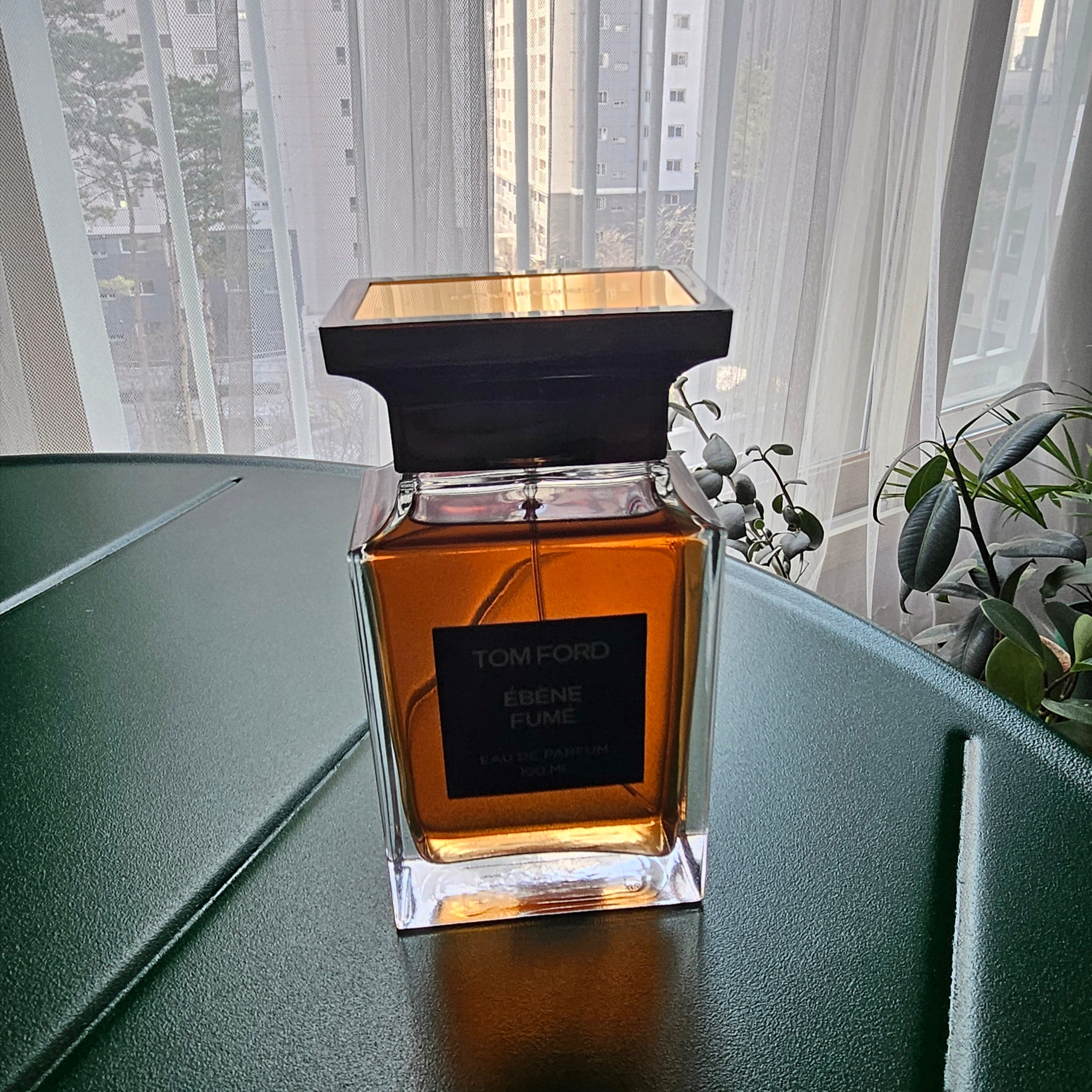 Tom Ford Ebene Fume Eau De Parfum 100ml 착용 스타일