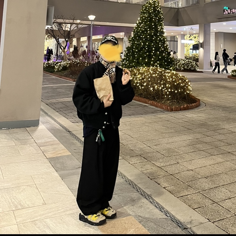 Burberry Mini Classic Vintage Check Cashmere Muffler Archive Beige, Nike x Ambush Air More Uptempo Low Vivid Sulfur and Limestone 착용 스타일