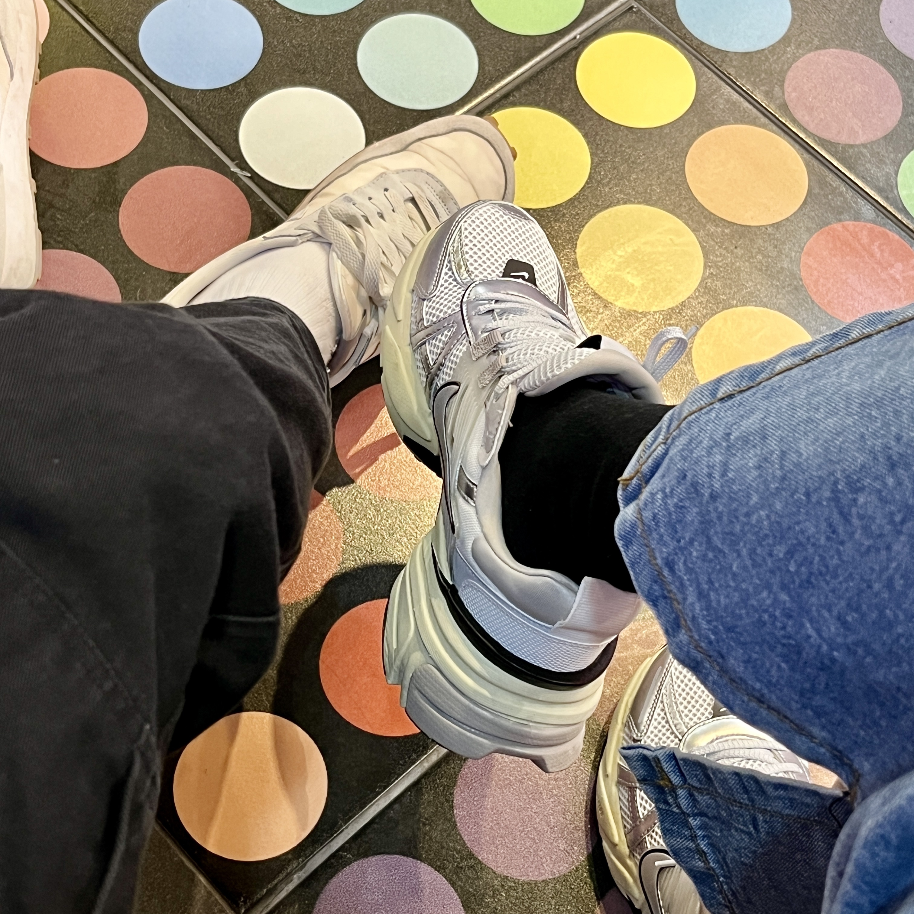 Nike V2K Run Summit White Metallic Silver 착용 스타일 - 2