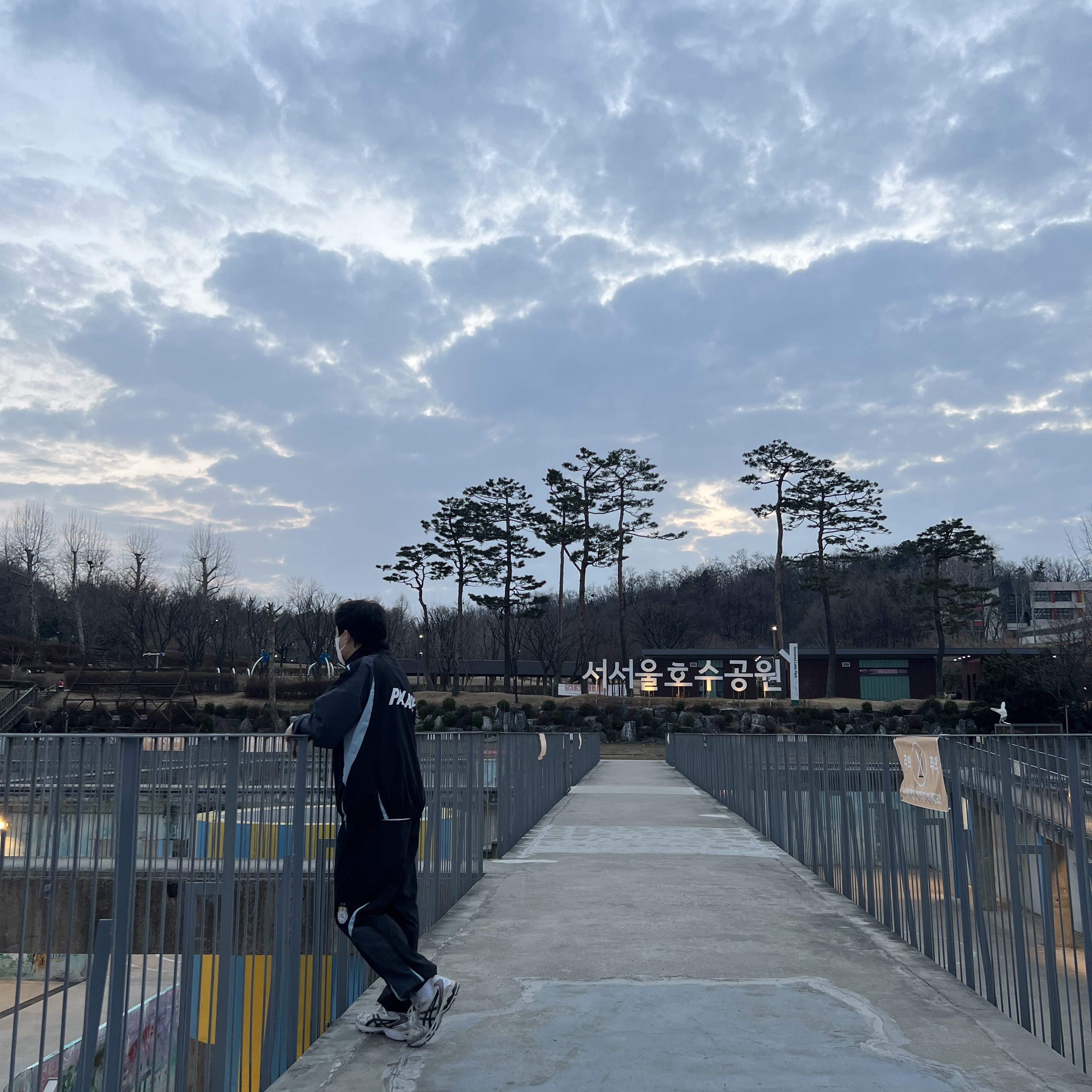 Palace Pro Shell Jogger Black - 23FW, Palace Pro Shell Jacket Black - 23FW 착용 스타일 - 4
