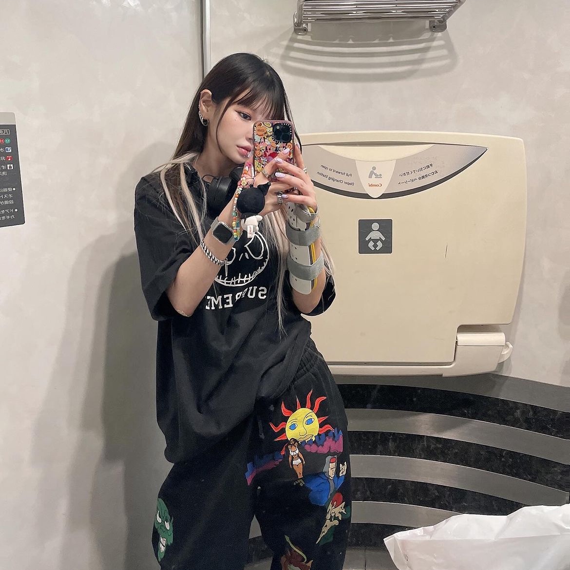 Supreme Skeleton T-Shirt Black - 23FW, Supreme Sunrise Sweatpants Black - 23FW 착용 스타일