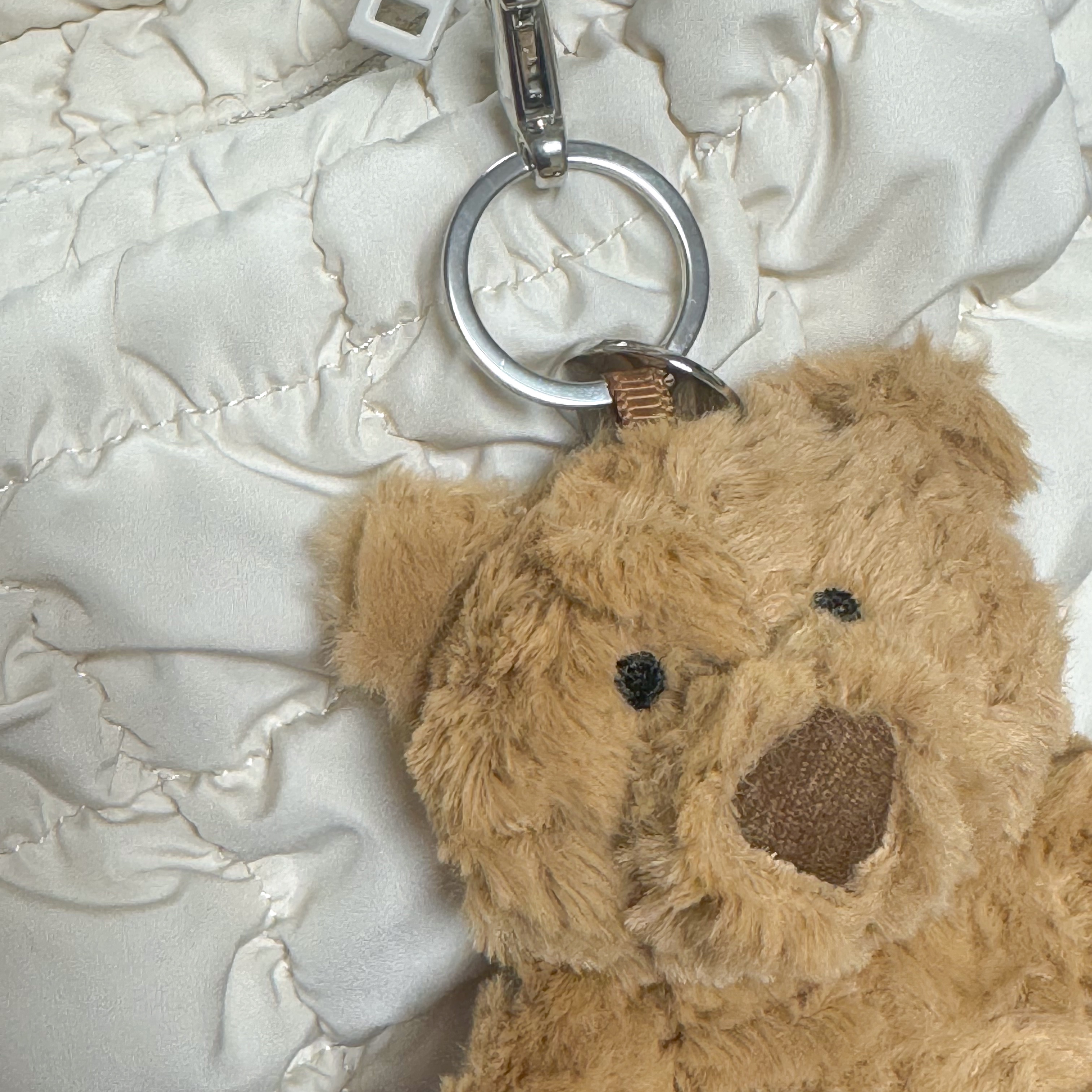 Jellycat Bartholomew Bear Bag Charm Brown, COS Quilted Mini Bag Cream 착용 스타일