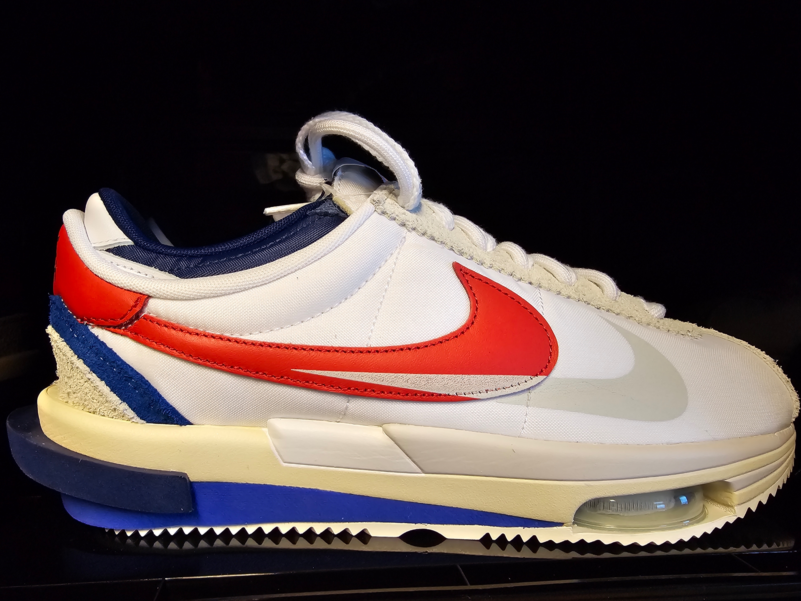 Nike x Sacai Zoom Cortez SP White and University Red 착용 스타일