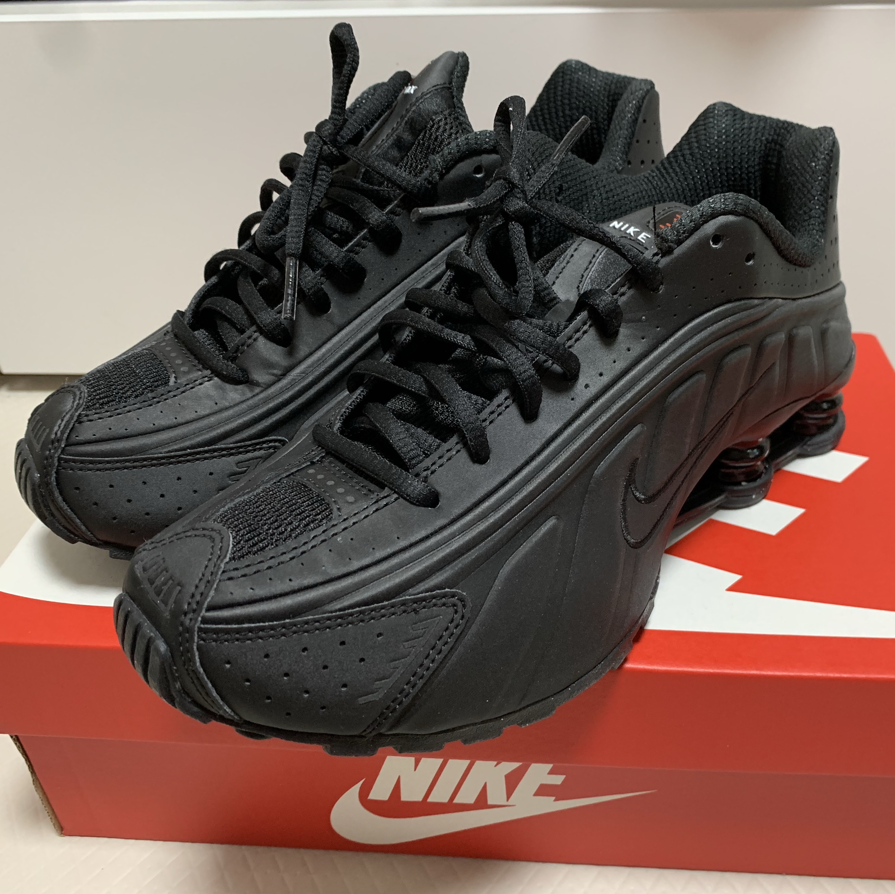 (W) Nike Shox R4 Black 착용 스타일