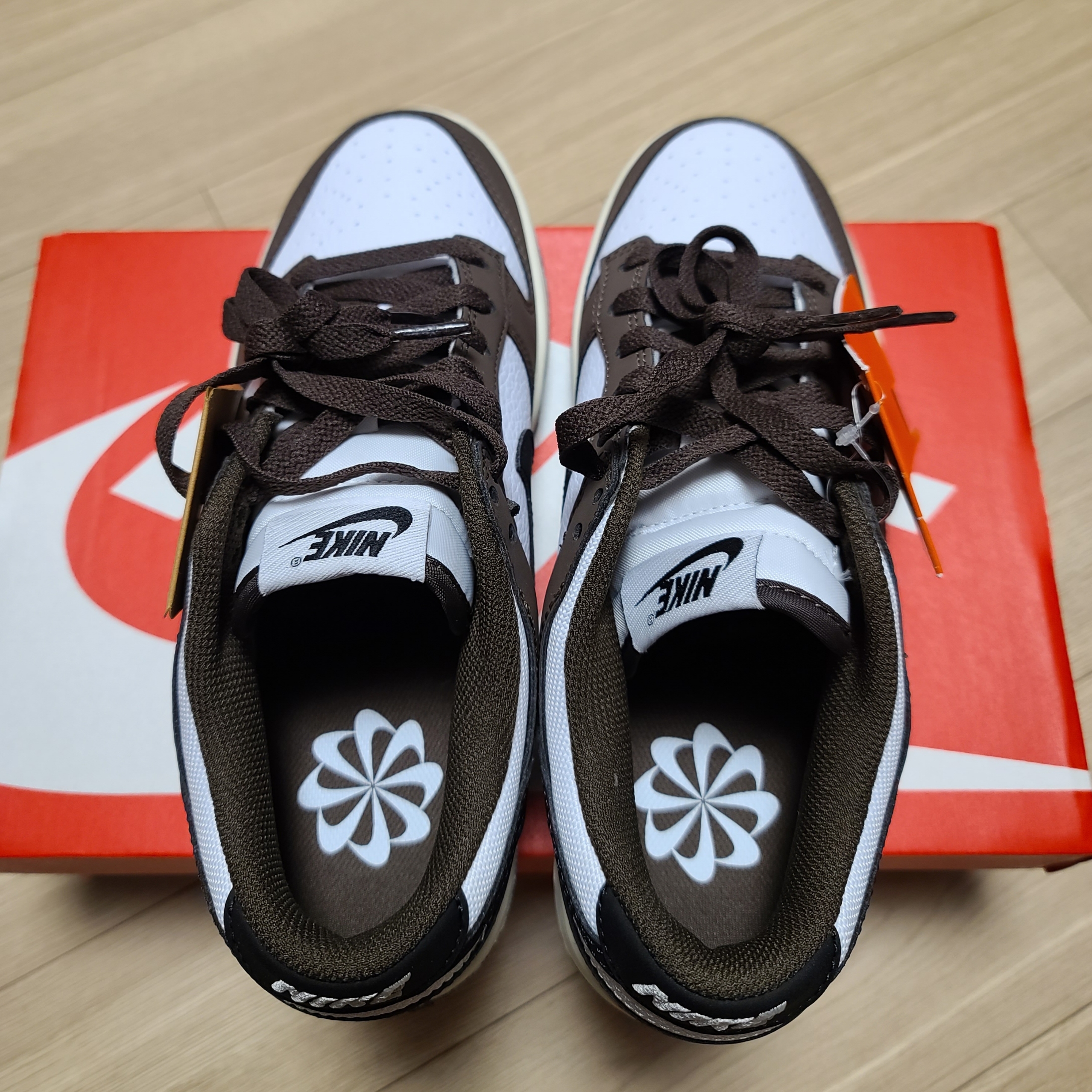 Nike Dunk Low Retro Next Nature Baroque Brown White 착용 스타일 - 3