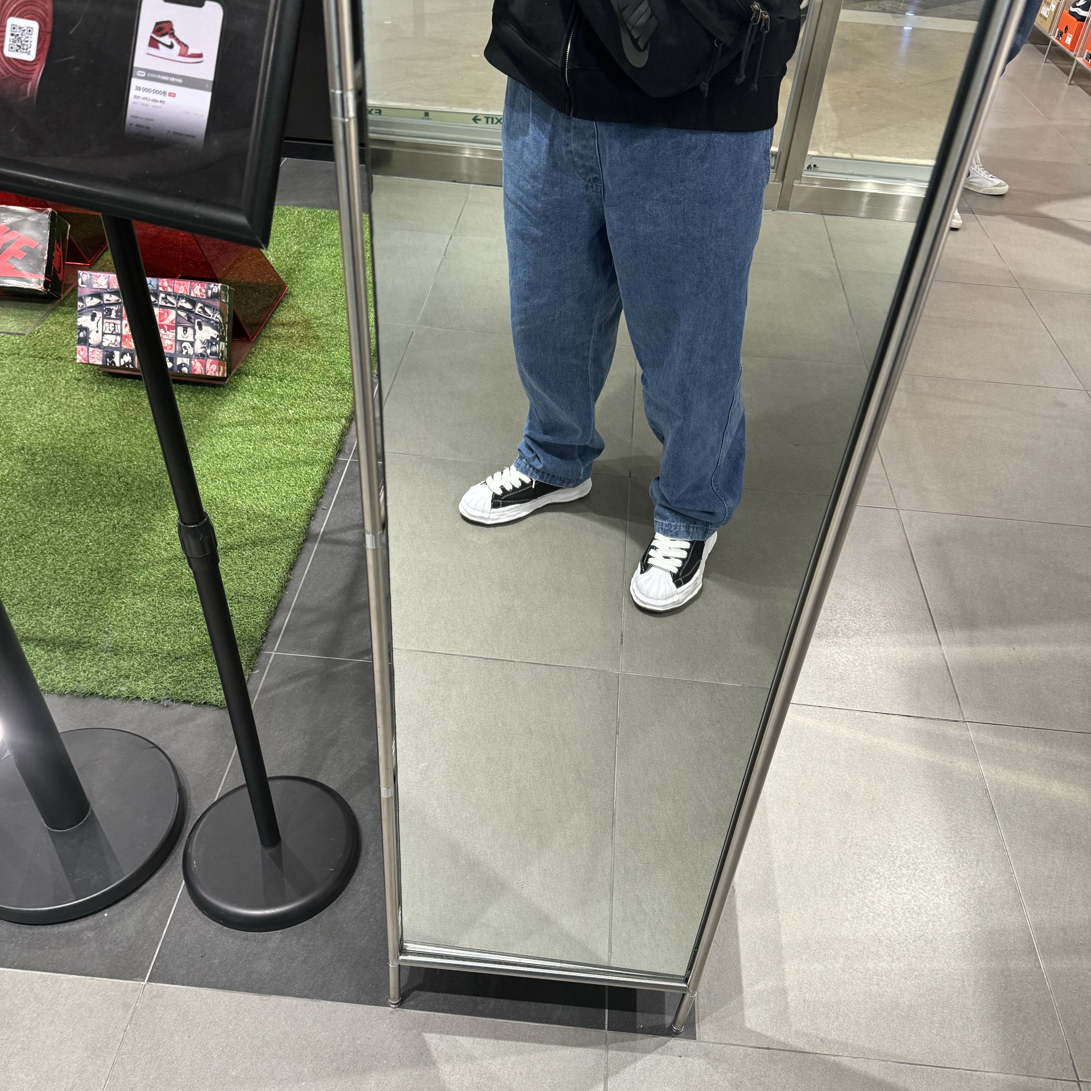 Maison Mihara Yasuhiro Blakey OG Sole Canvas Low-top Sneakers Black White, Stussy Basic Zip Hoodie Black 착용 스타일 - 1