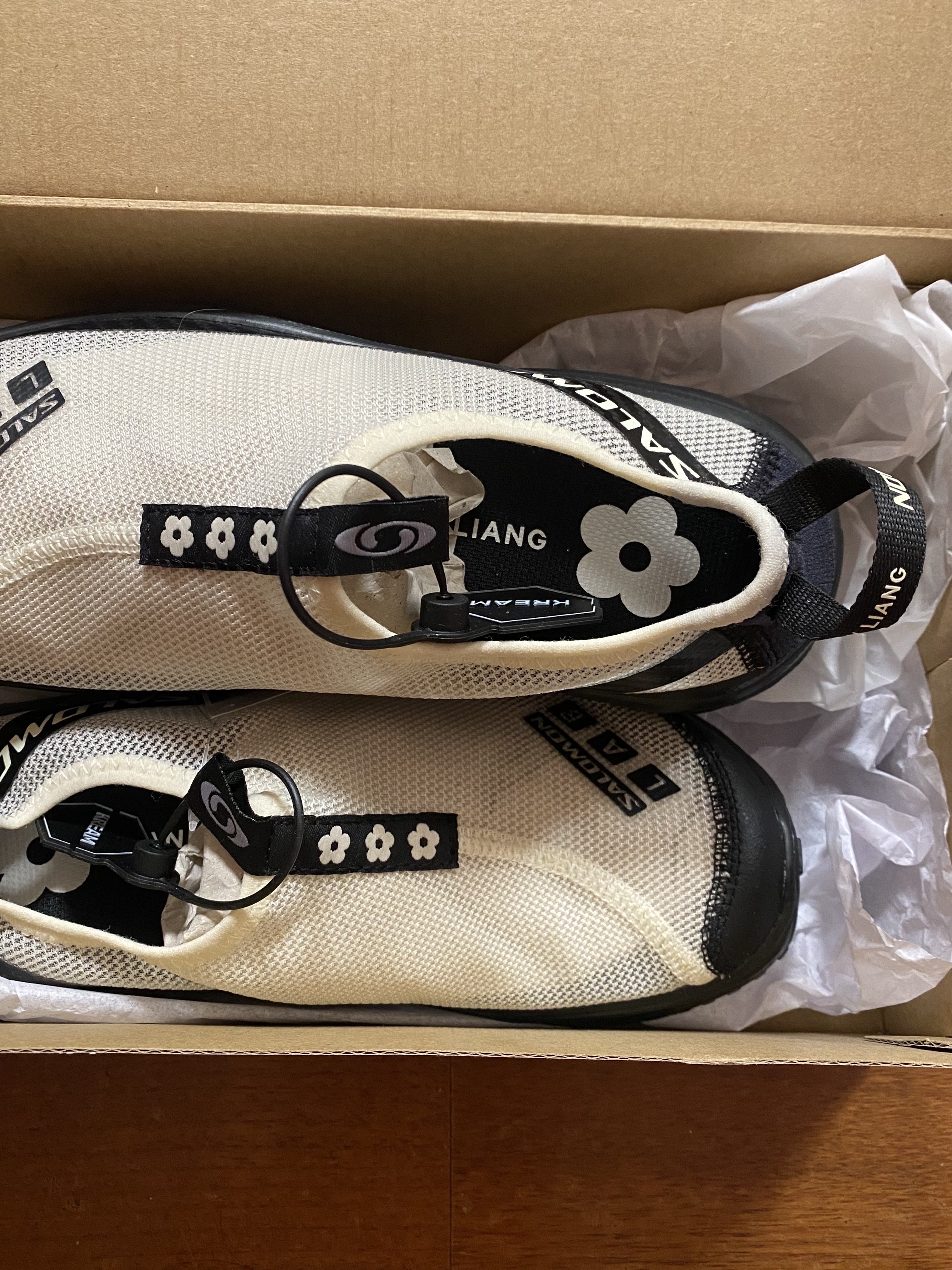 Salomon x Sandy Liang RX Moc 3.0 Black White 착용 스타일 - 2