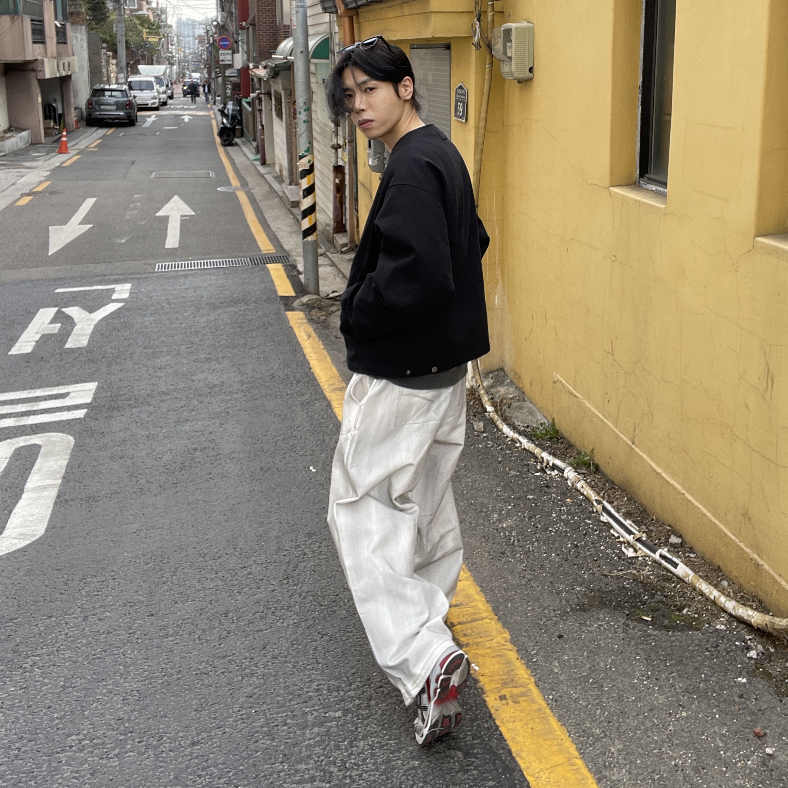 Asics Gel-Kayano 14 White Classic Red, Gentle Monster x Maison Margiela MM007 Black Black 착용 스타일 - 1