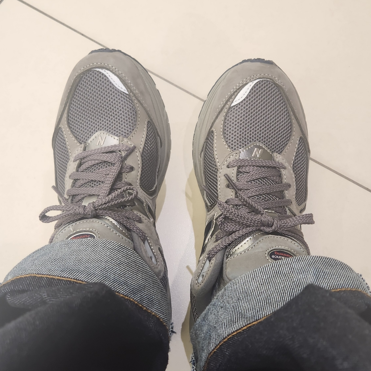 New Balance 2002R Gray 착용 스타일