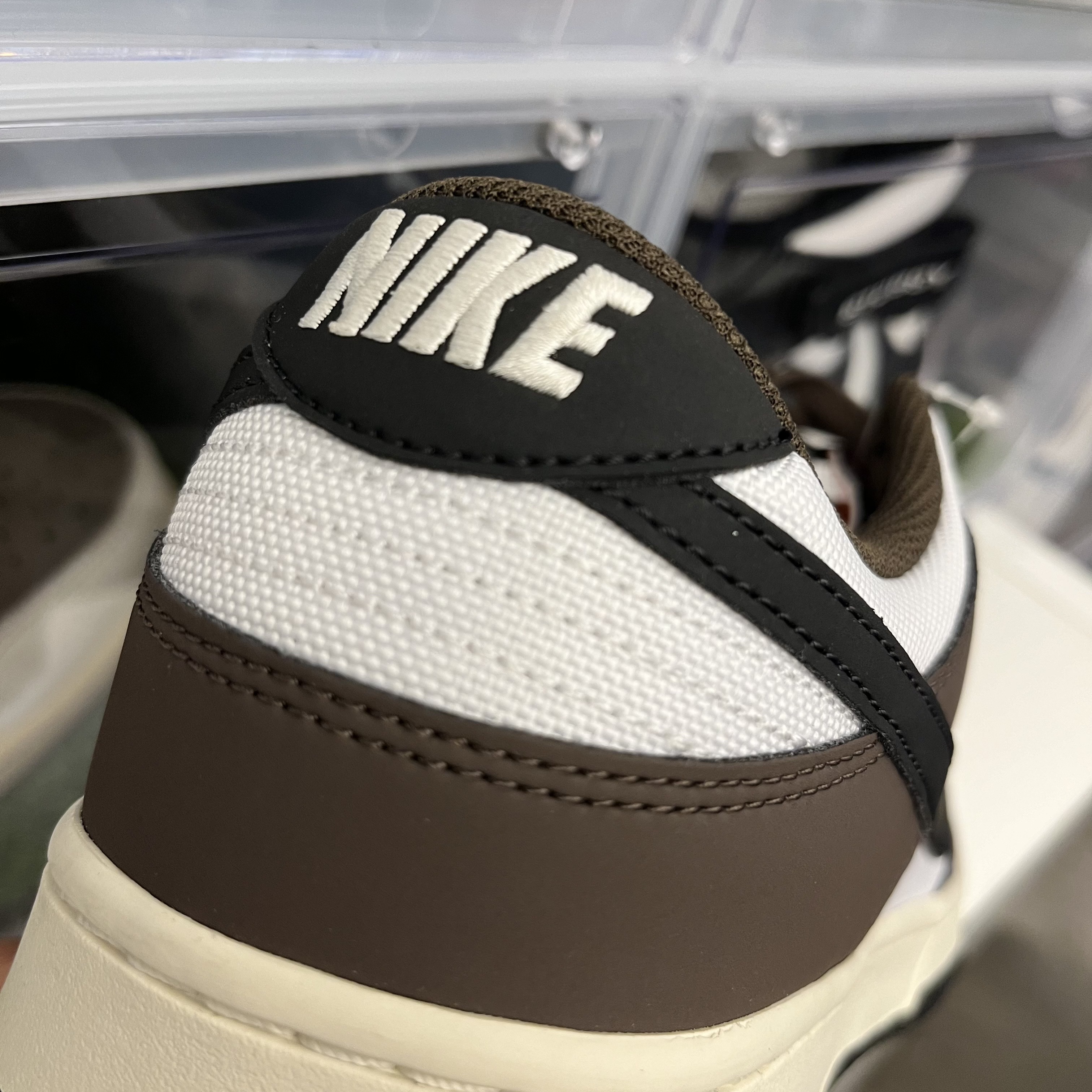 Nike Dunk Low Retro Next Nature Baroque Brown White 착용 스타일 - 2