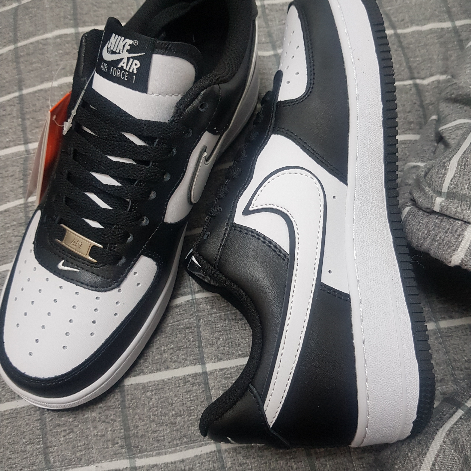 Nike Air Force 1 '07 Black White 착용 스타일 - 4