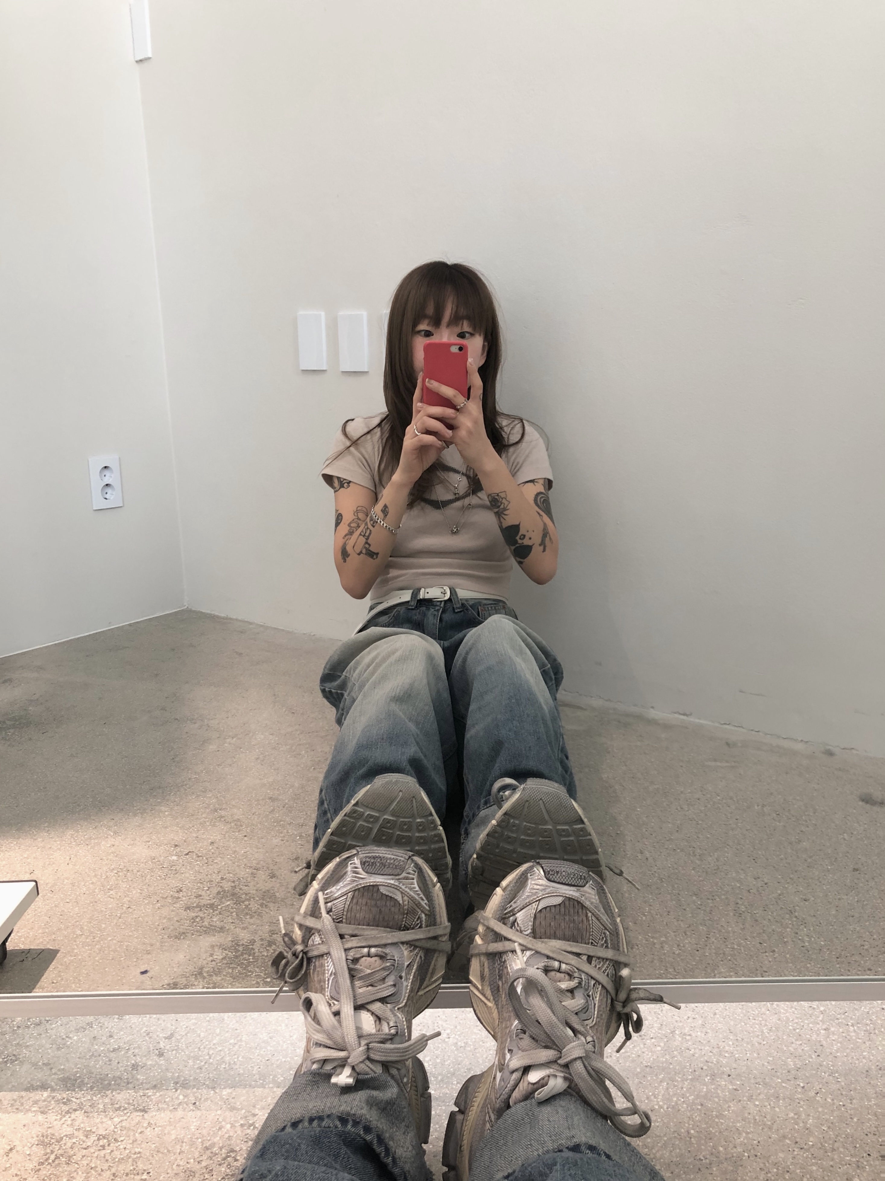 (W) Balenciaga 3XL Sneakers Light Beige 착용 스타일 - 3