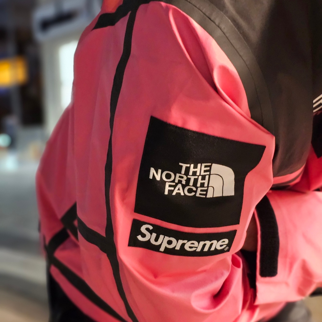 Supreme x The North Face Summit Series Outer Tape Seam Jacket Pink - 21SS 착용 스타일 - 2