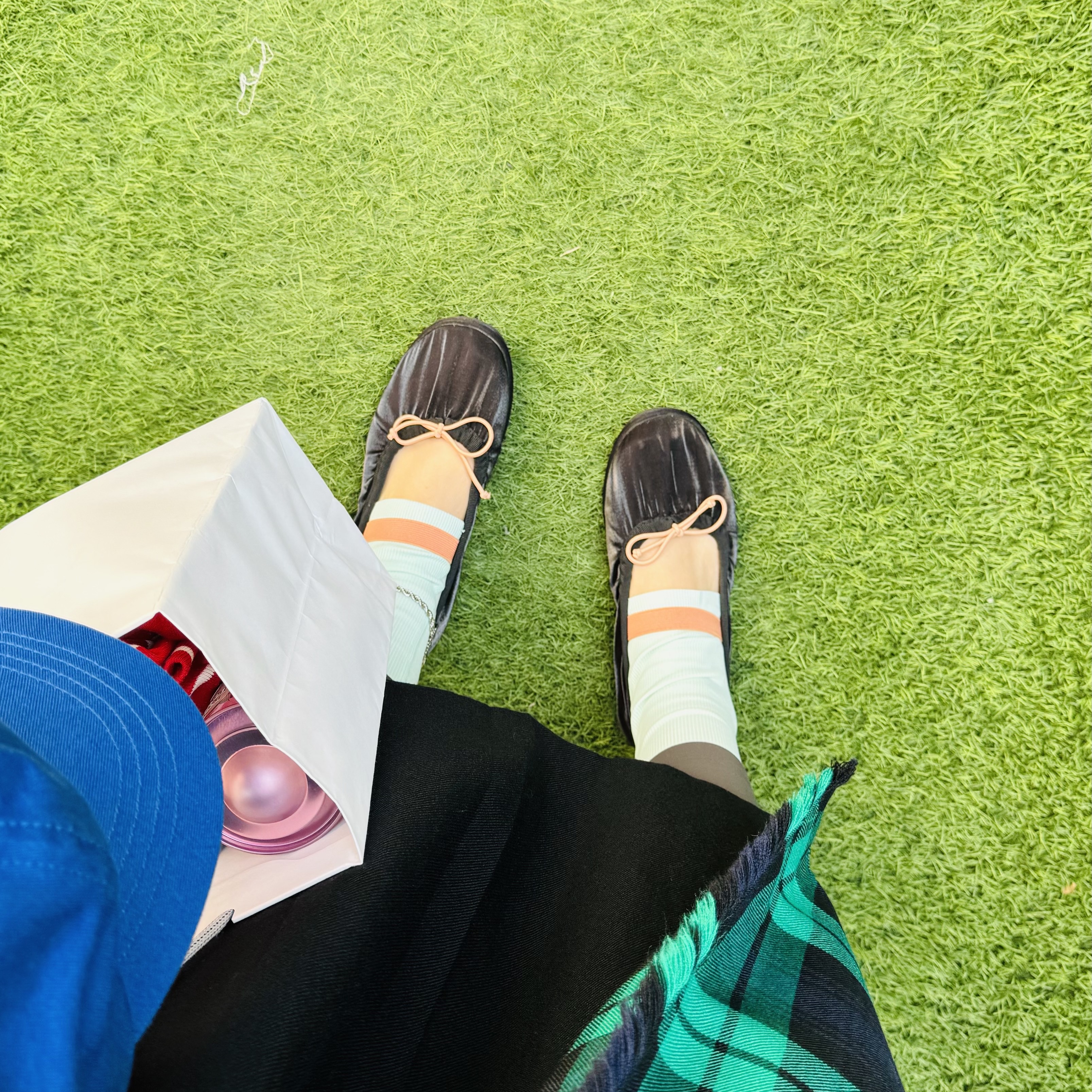 (W) Rockfishweatherwear x Sinoon Wisley Scrunch Flat Black 착용 스타일 - 1