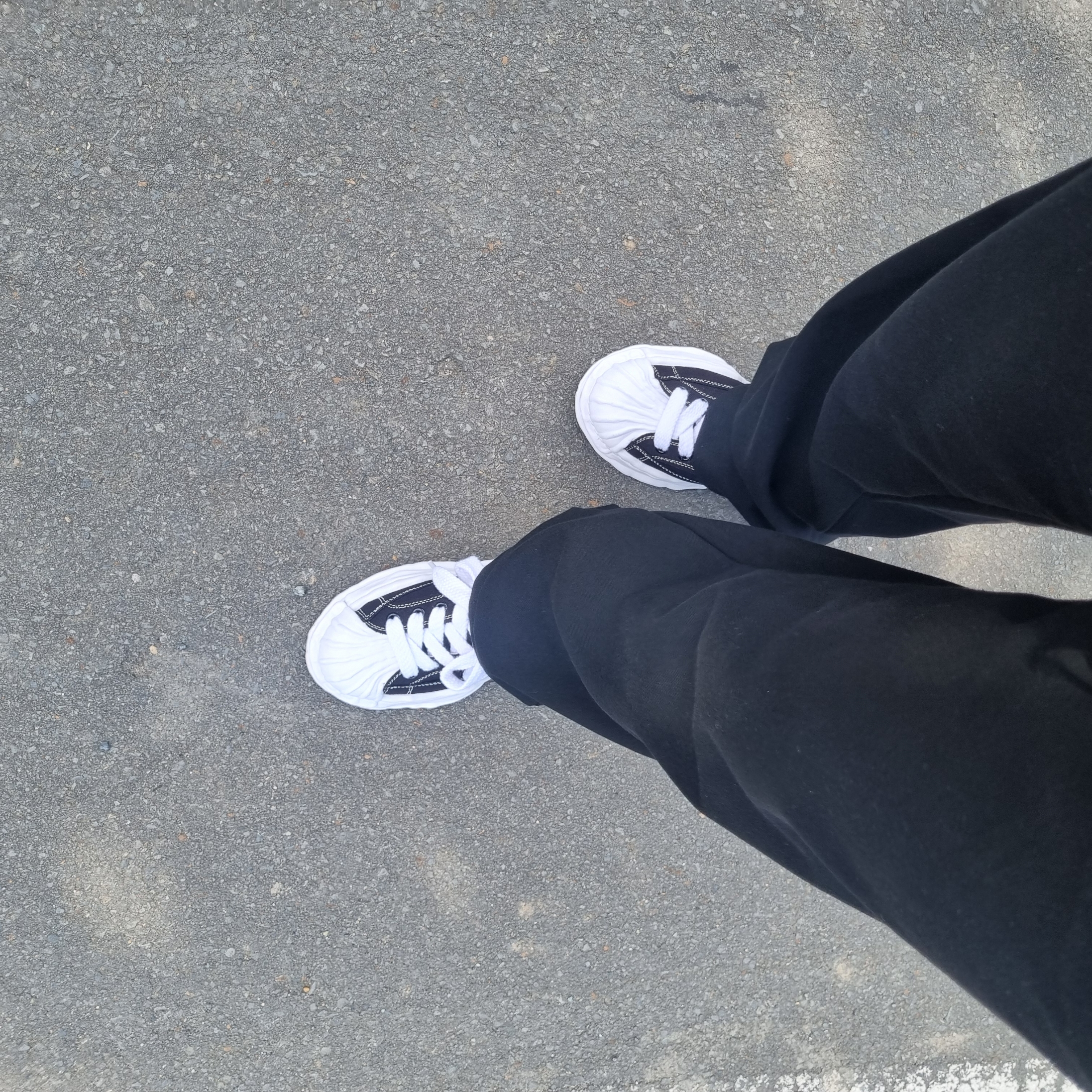 Maison Mihara Yasuhiro Blakey OG Sole Canvas Low-top Sneakers Black White 착용 스타일