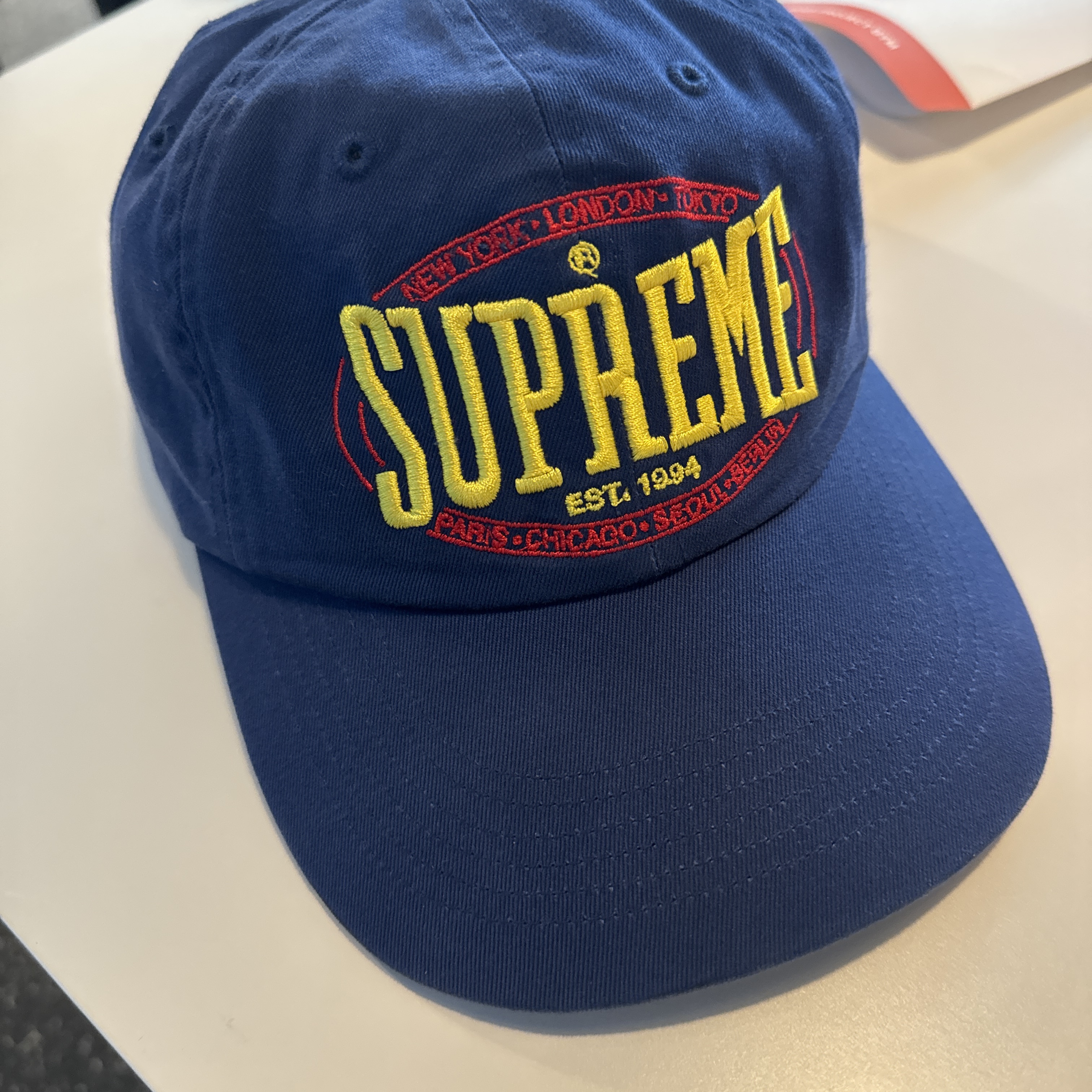 Supreme Warm Up 6-Panel Black - 23FW, Supreme Warm Up 6-Panel Navy - 23FW 착용 스타일 - 2
