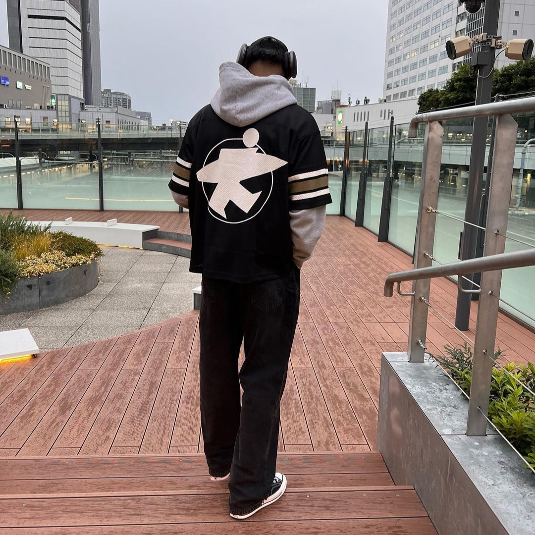 Stussy Surfman Mesh Football Jersey Black 착용 스타일
