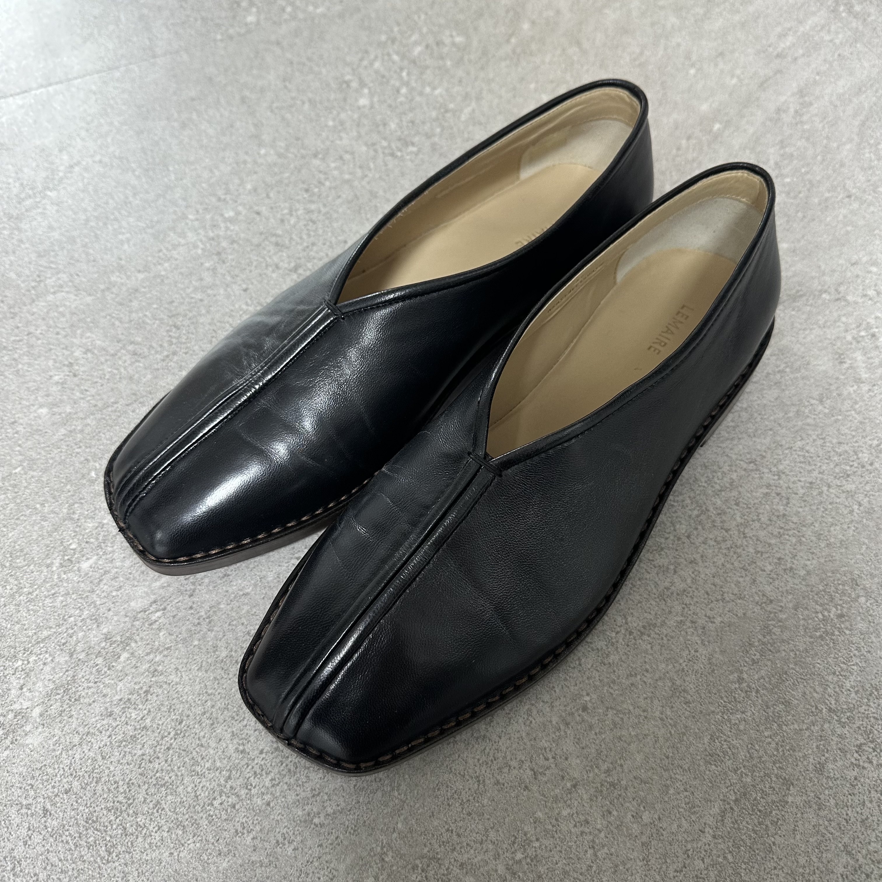Lemaire Flat Piped Slippers Black 착용 스타일