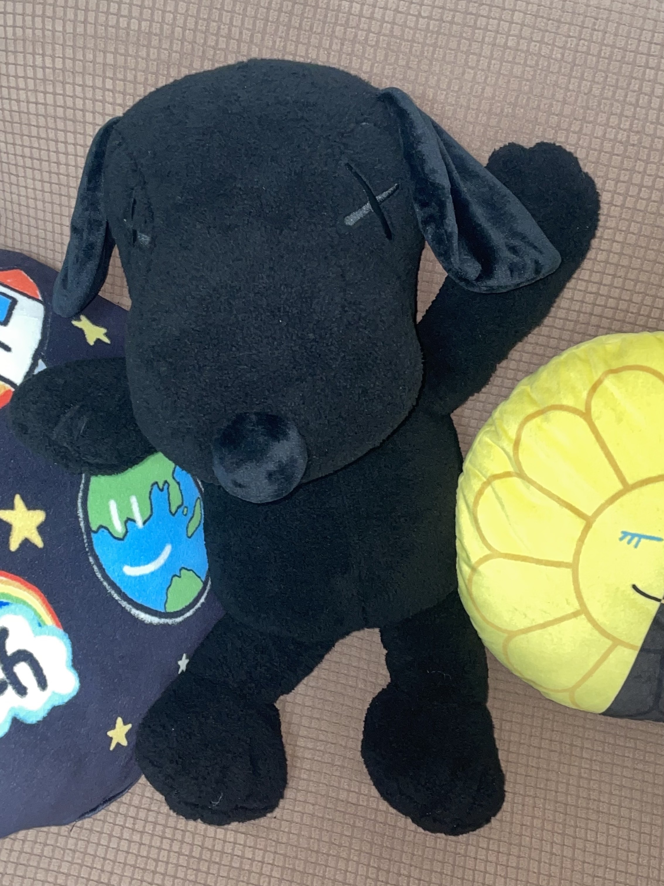 (Kids) Uniqlo UT x Kaws Short Sleeve Graphic T-Shirt Black 착용 스타일 - 3