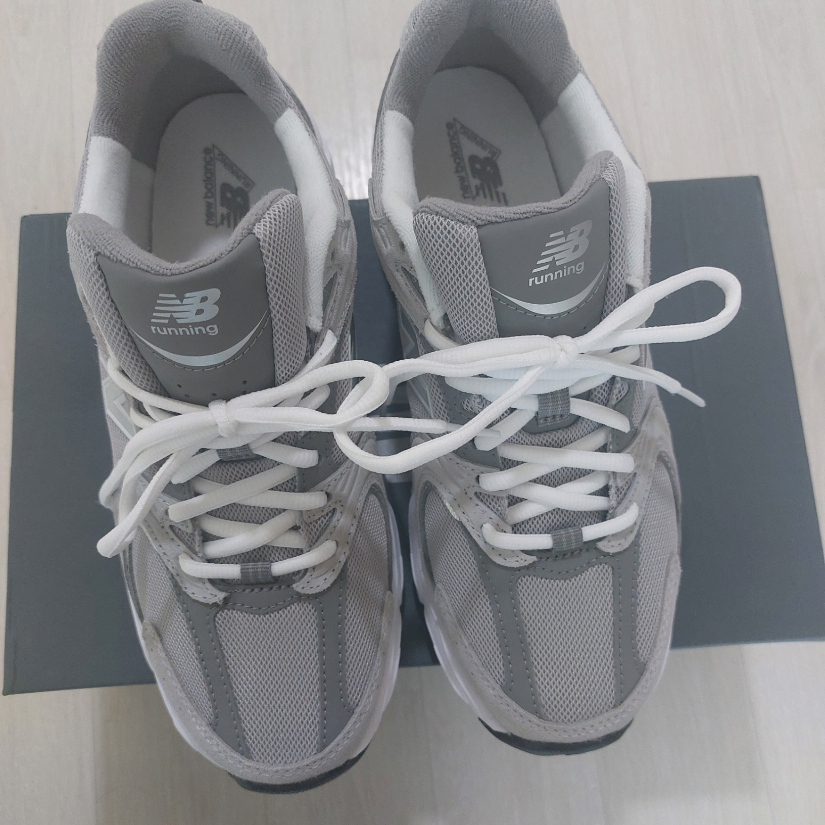 New Balance 530 Grey 착용 스타일