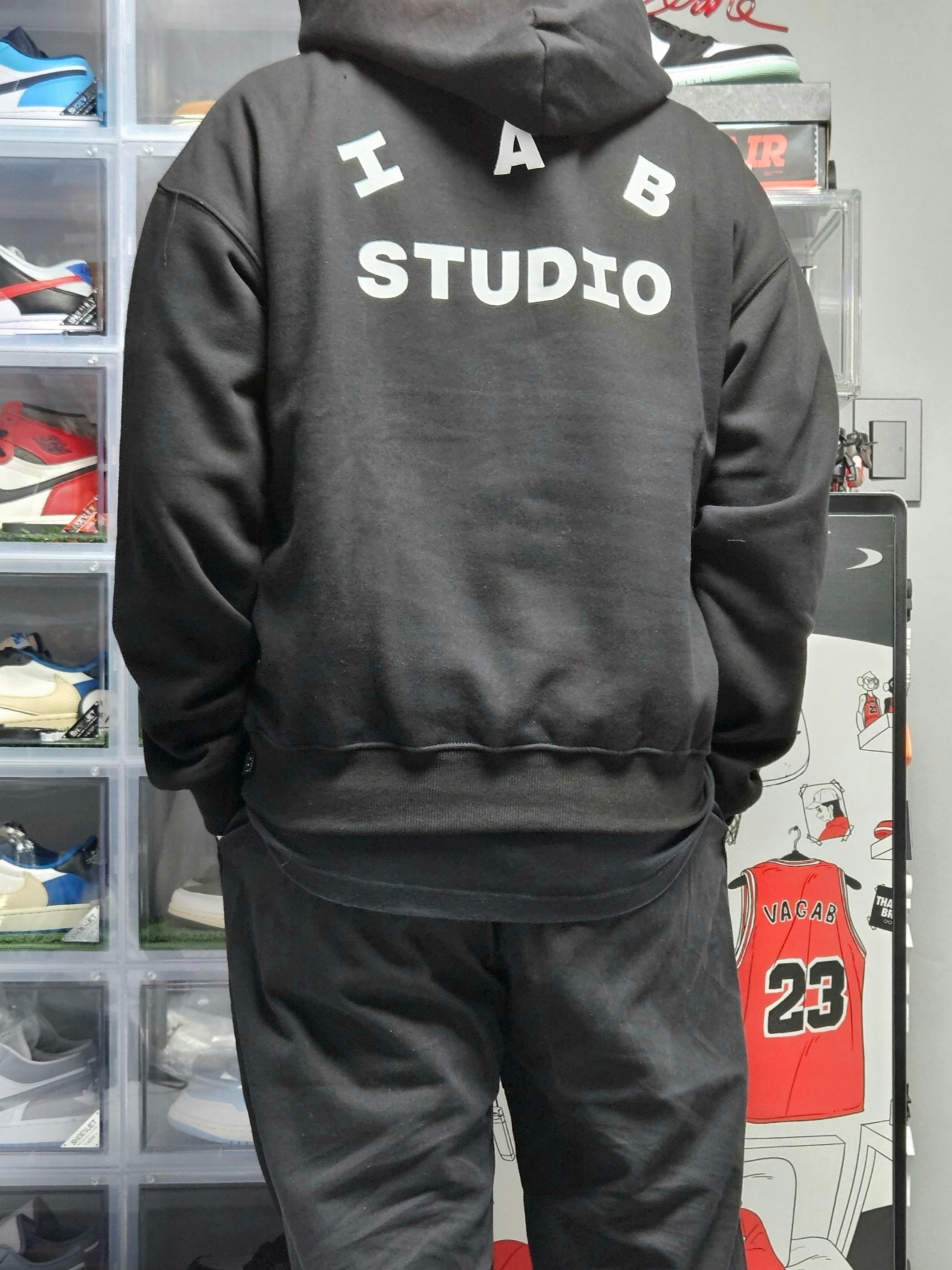 IAB Studio Hoodie Black 착용 스타일 - 4