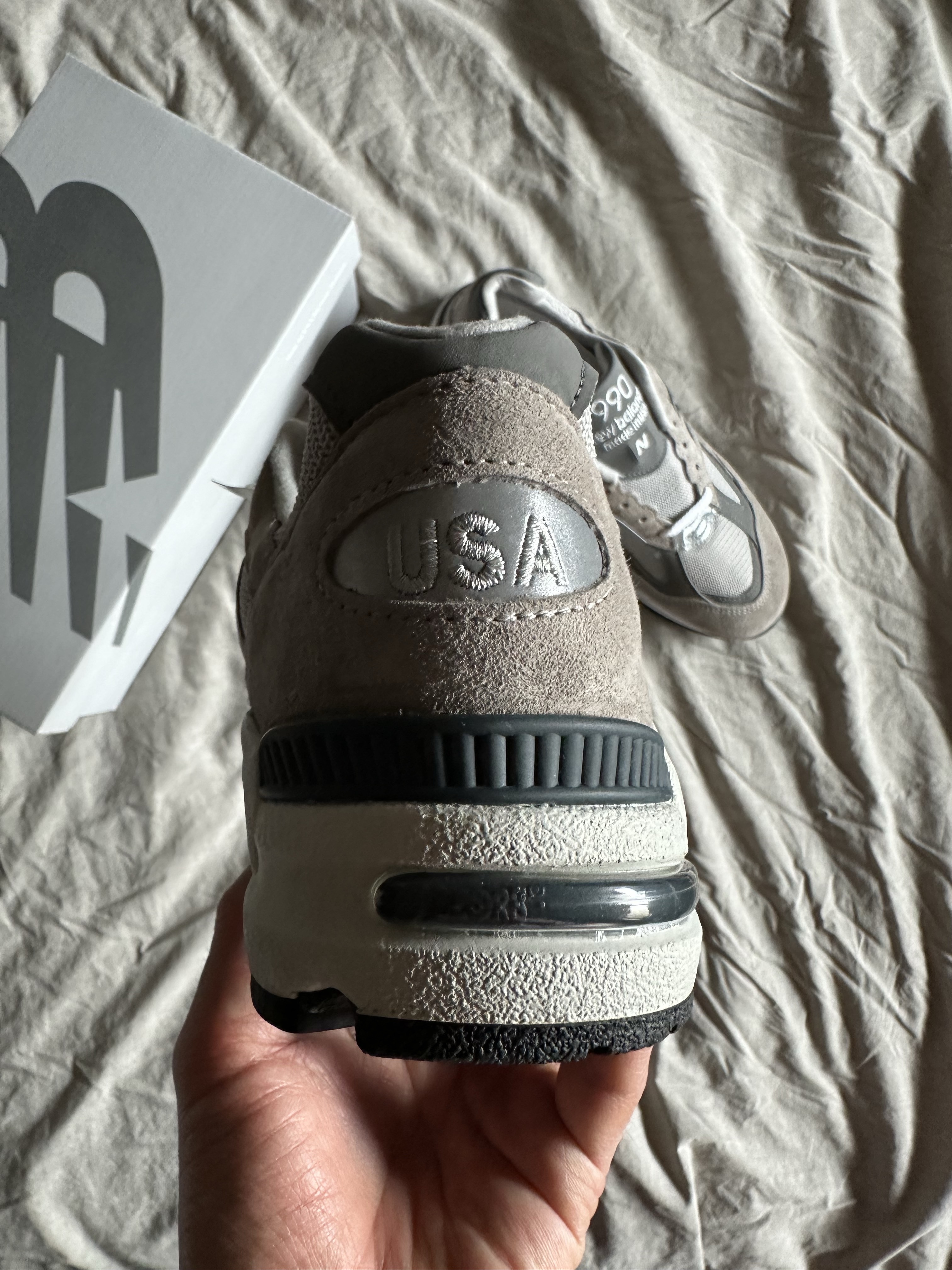 New Balance 990v2 Made in USA Grey 착용 스타일 - 5