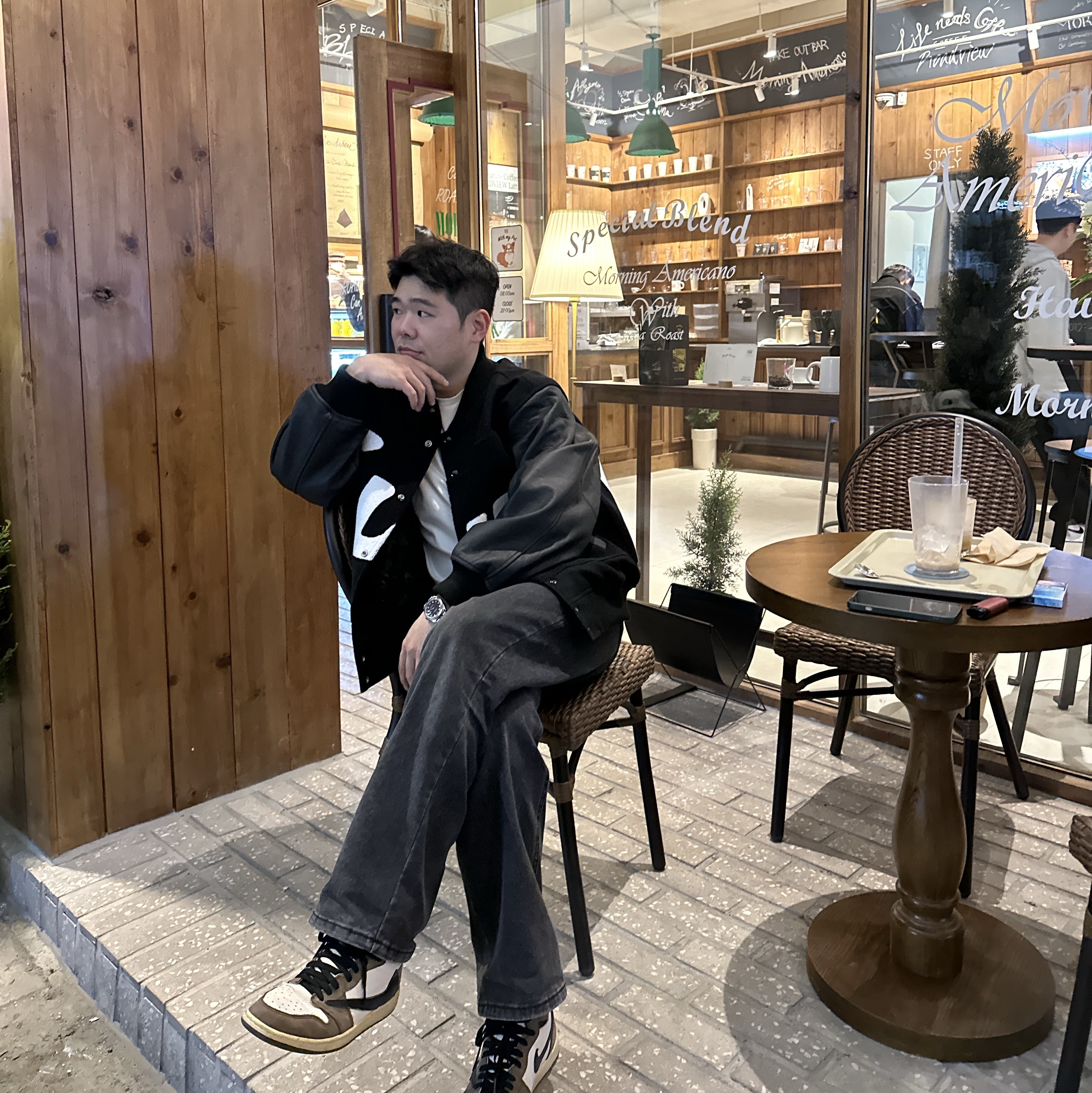 Supreme Big Logo Chenille Varsity Jacket Black - 24SS, Jordan 1 x Travis Scott Retro High OG SP Mocha 착용 스타일