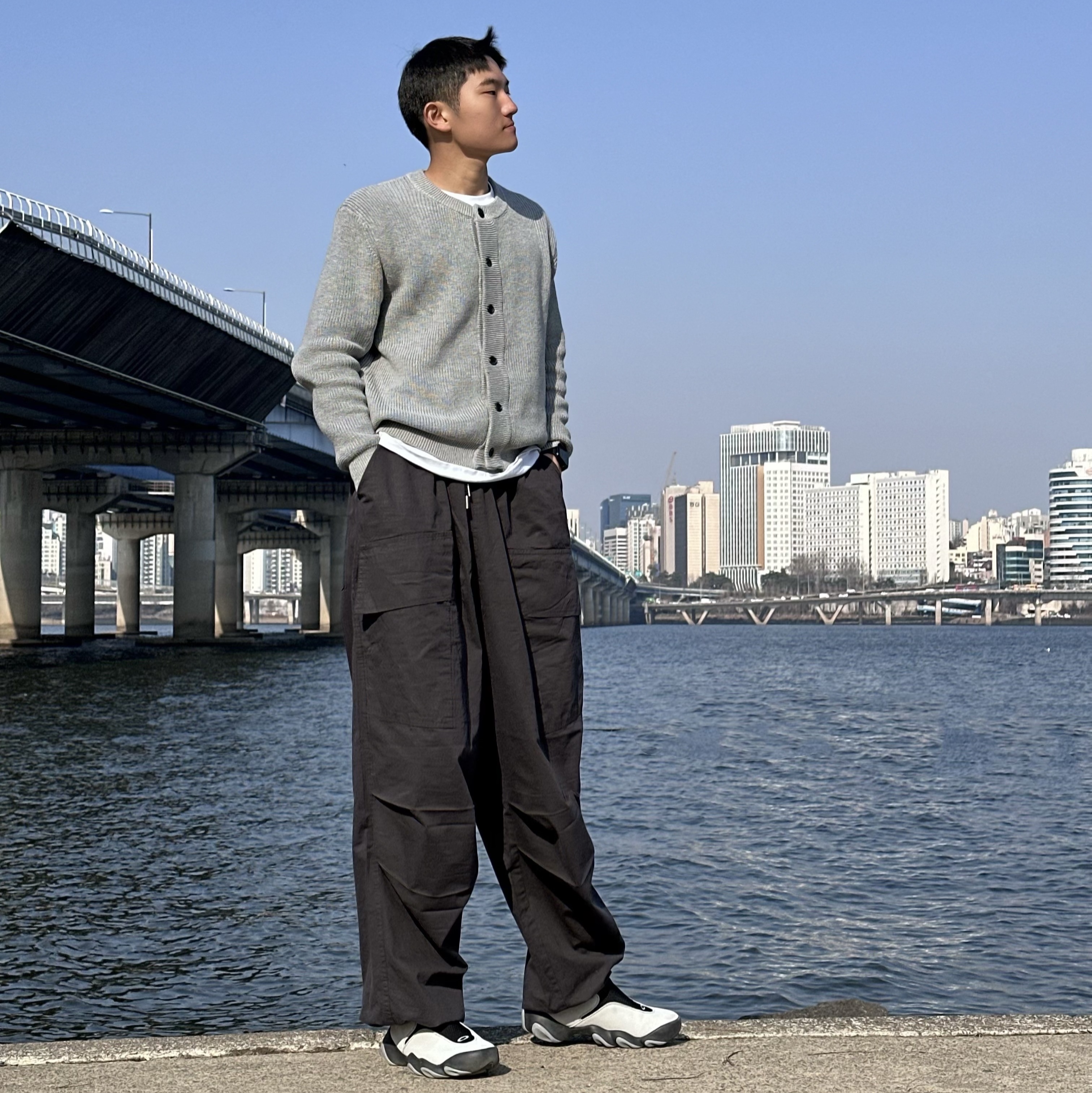 Oakley Factory Team x Brain Dead Flesh White Birch 착용 스타일 - 4